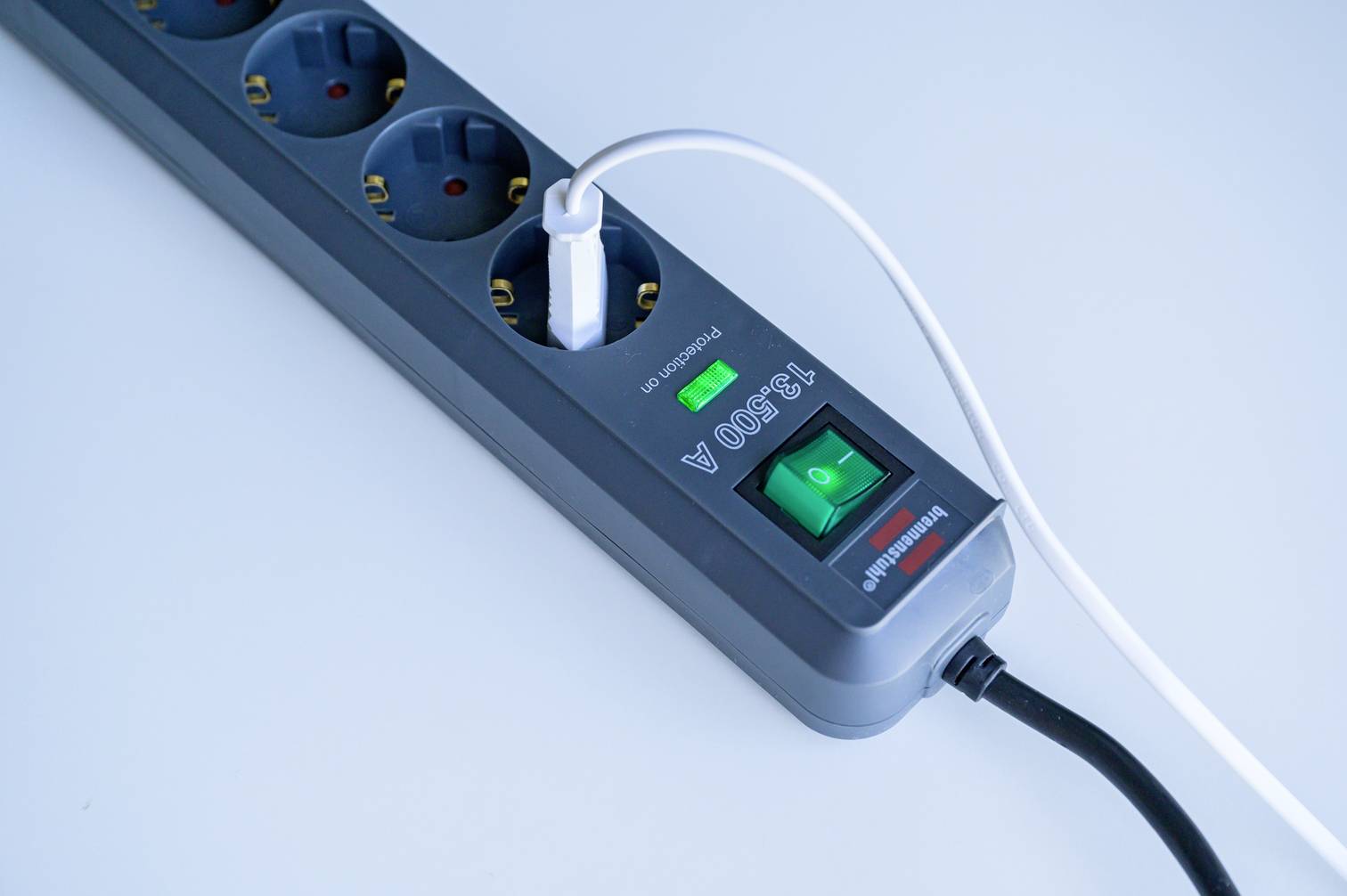 Brennenstuhl 1159700015 Überspannungsschutz-Steckdosenleiste 6fach Schwarz Schutzkontakt 1 St.