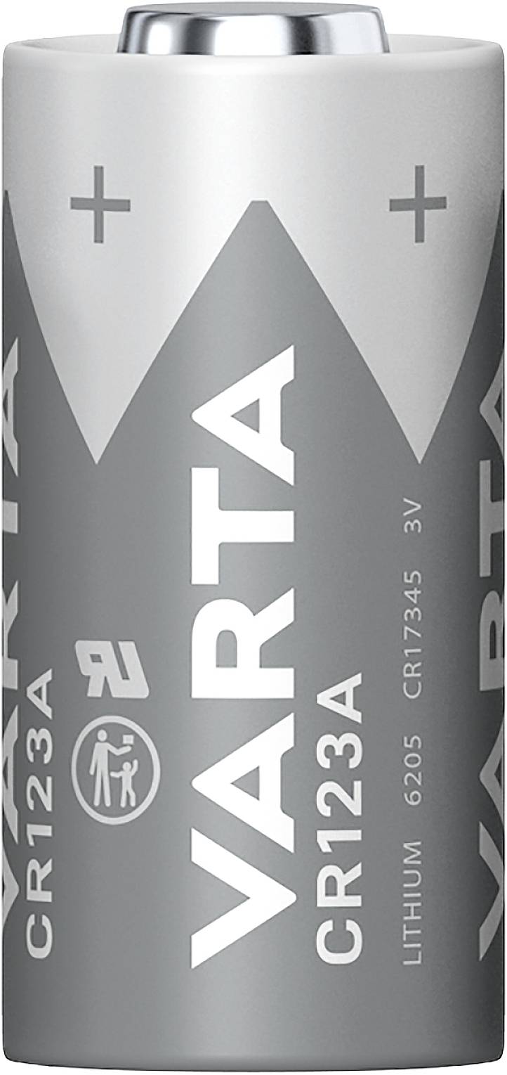 Eine silberne Batterie mit der Aufschrift 'Varta CR123A' und Symbolen für Entsorgung und Polarität.