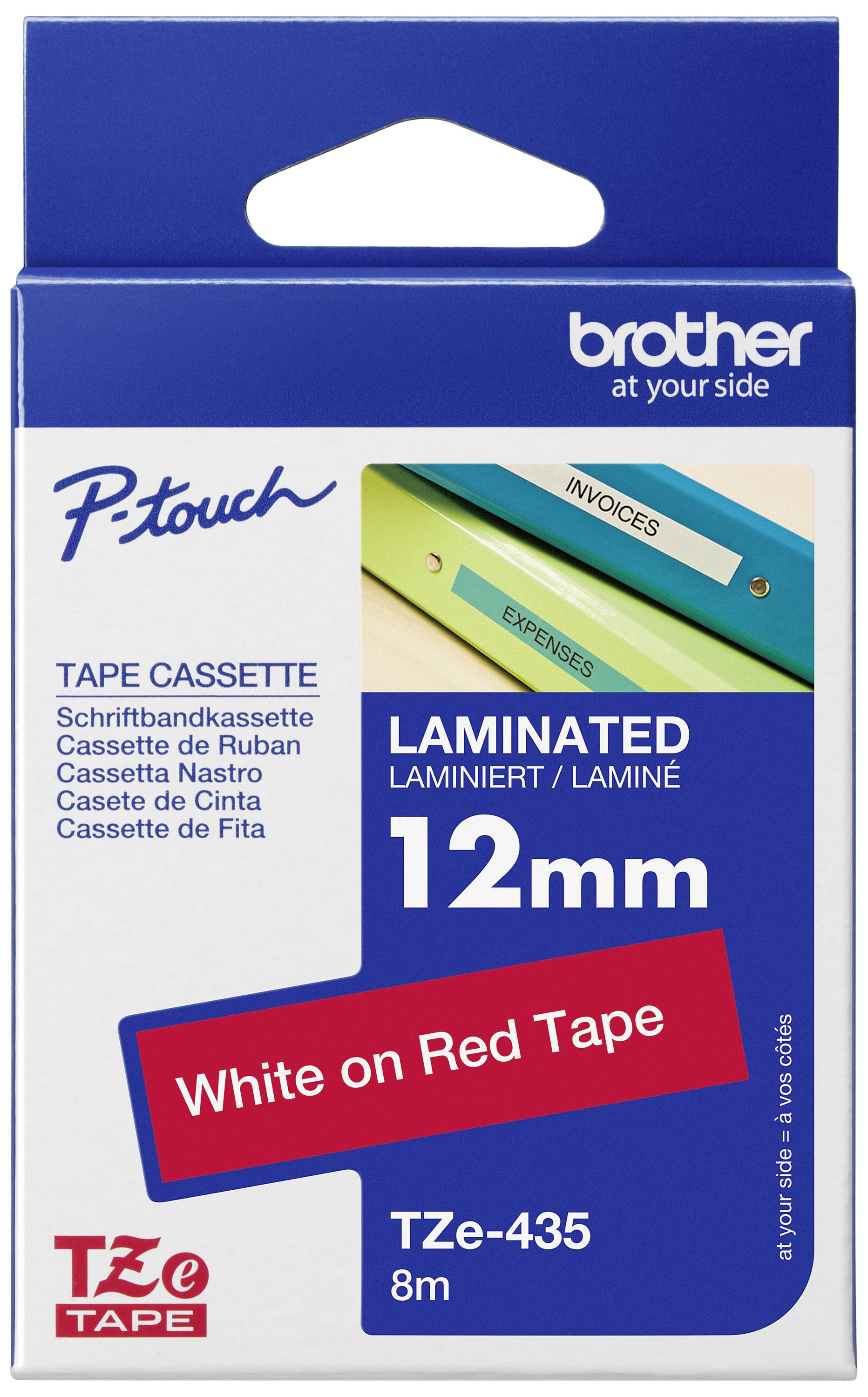 Das Bild zeigt eine Verpackung einer Brother P-touch Schriftbandkassette. Sie ist 12mm breit, laminiert und weiß auf rotem Band.