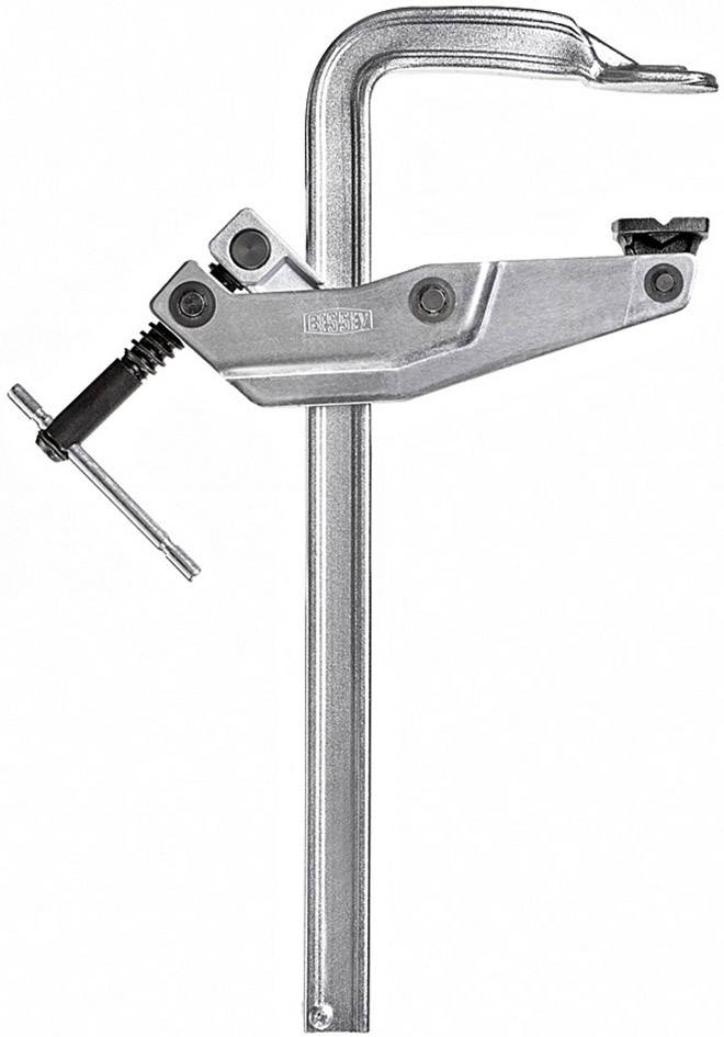 Ein silberfarbener Hebelschraubzwinge mit langem Griff und verstellbarem Spannmechanismus, geeignet zum Fixieren von Werkstücken.