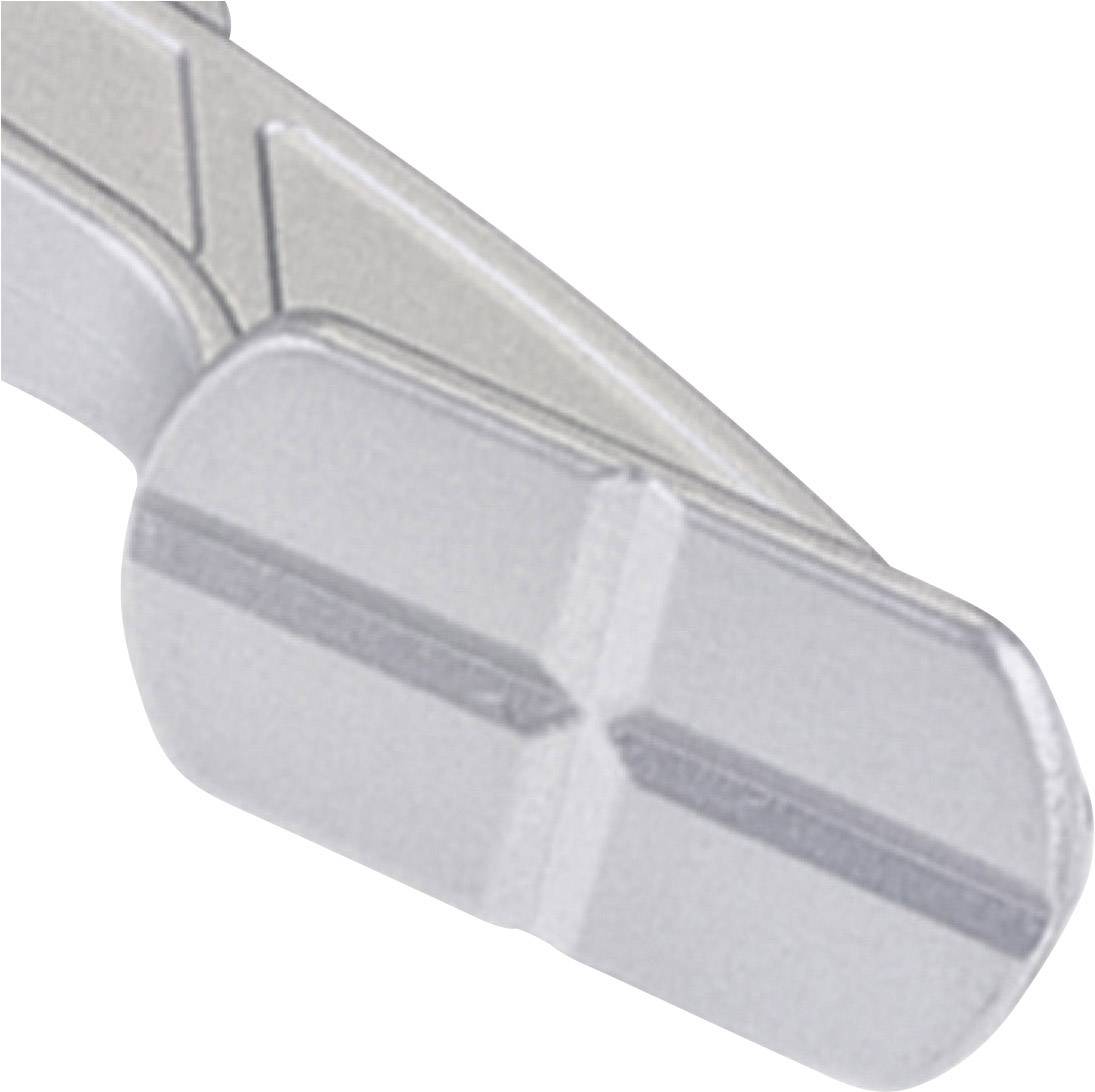 Silbernes Metallteil mit kreuzförmiger Gravur auf der Oberfläche, Detailaufnahme ohne erkennbare Funktion oder Kontext.