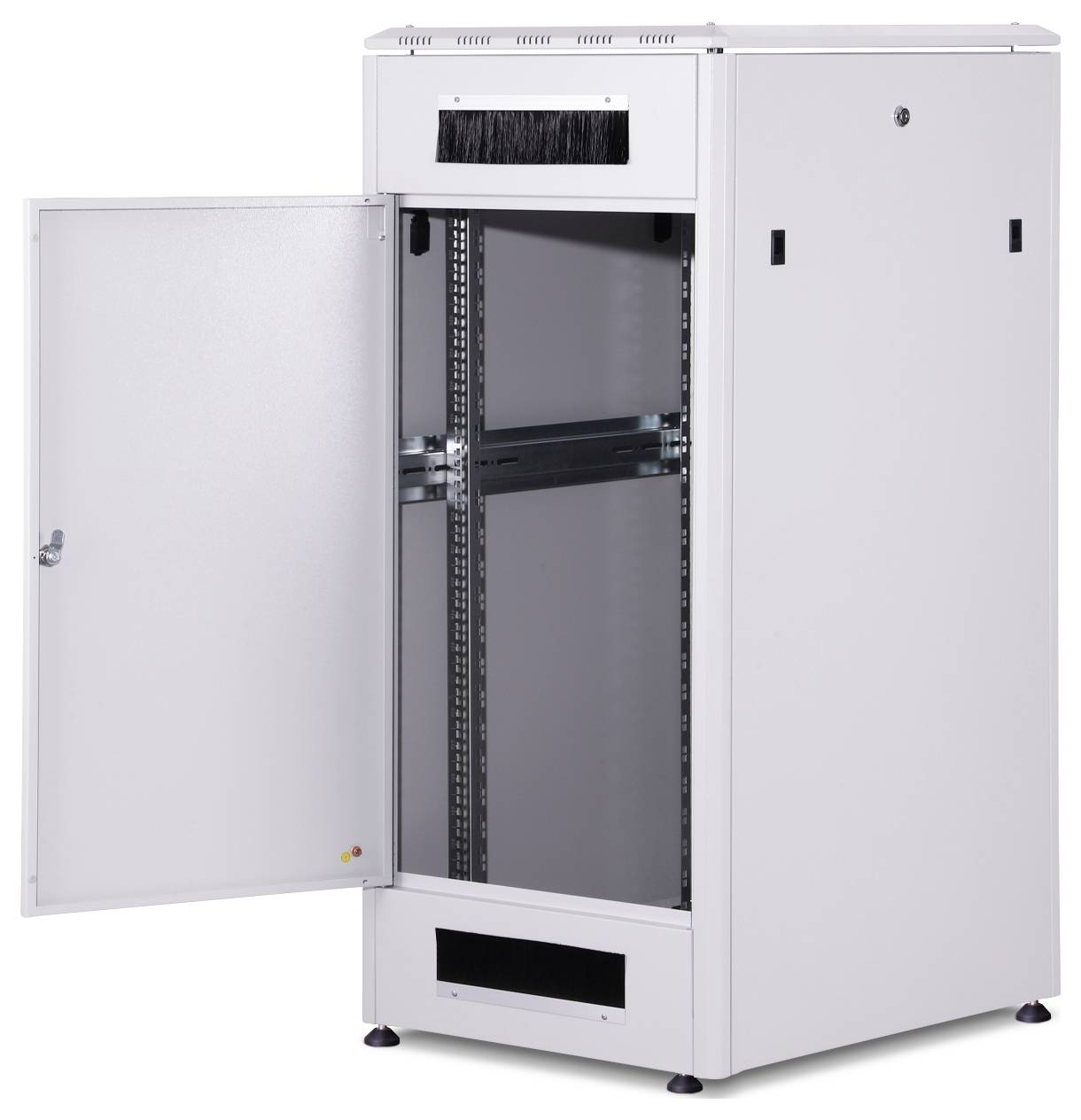 Ein geöffneter Server-Schrank zeigt leere Rack-Schienen und Belüftungselemente innerhalb eines weißen Metallgehäuses.