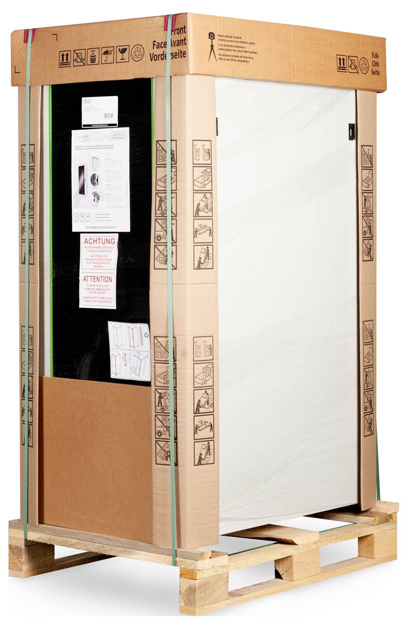 Eine große Verpackung aus Karton mit Warnhinweisen und Anleitungen, auf einer Holzpalette montiert. Enthält vermutlich ein Haushaltsgerät.