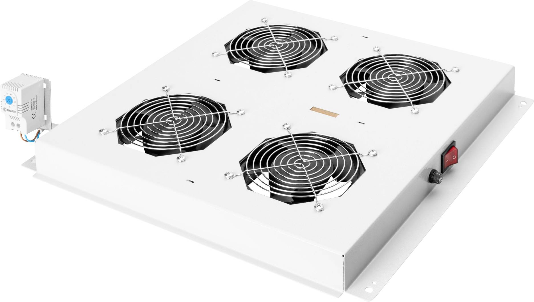 Eine weiße Kühlanlage mit vier schwarzen Lüftern und einem kleinen Bedienfeld auf der Seite ist für die Luftzirkulation oder Temperaturregelung konzipiert.