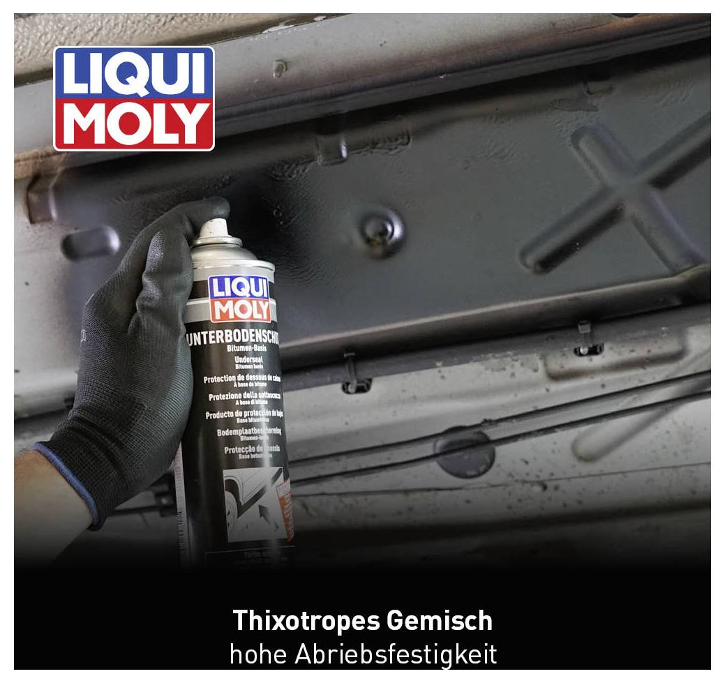 'LIQUI MOLY' Spraydose wird unter einem Auto verwendet, um Unterbodenschutz aufzutragen. Text auf der Dose: 'Thixotropes Gemisch, hohe Abriebsfestigkeit'.