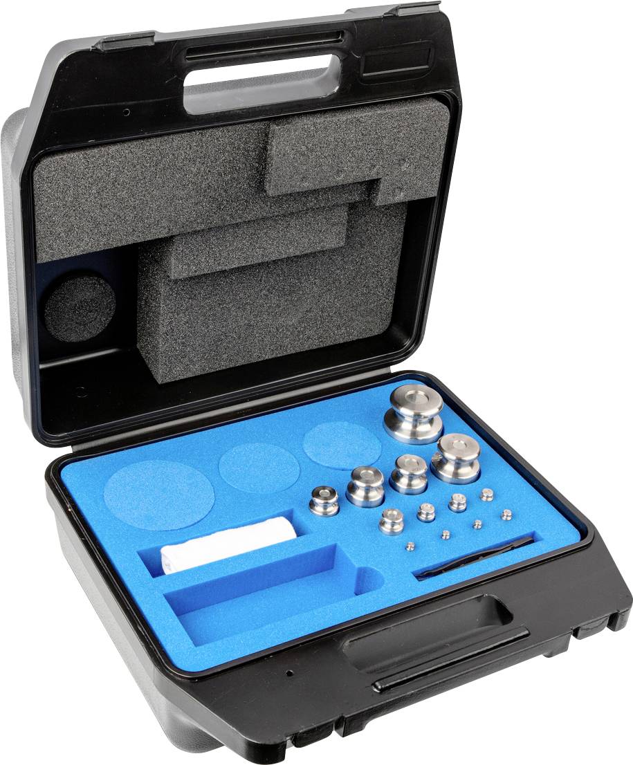 Schwarzer Koffer mit offenem Deckel; innen blauer Schaumstoff mit gelben Fächern, die Metallgewichte verschiedener Größen enthalten.