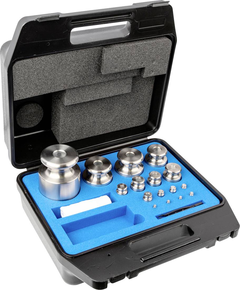 Ein offener schwarzer Koffer enthält verschiedene Metallgewichte auf einem blau ausgelegten Fach.