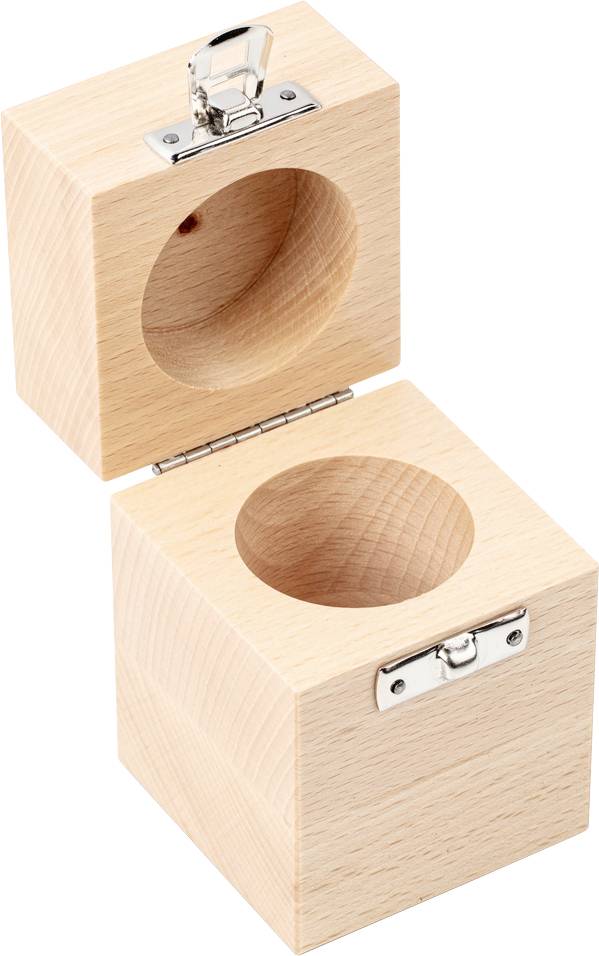 Holzbehälter in Würfelform, geöffnet. Innen zylindrisches Fach. Metallscharnier und -verschluss.