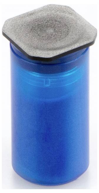 Blauer zylindrischer Behälter mit grauem Sechskantdeckel.