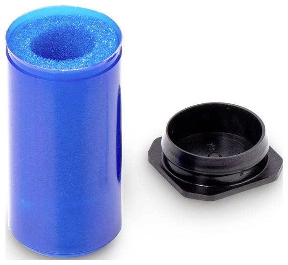 Ein blauer Kunststoffbehälter mit abgenommenem schwarzem Deckel. Der Behälter ist leer und zeigt einen schaumstoffartigen Einsatz.