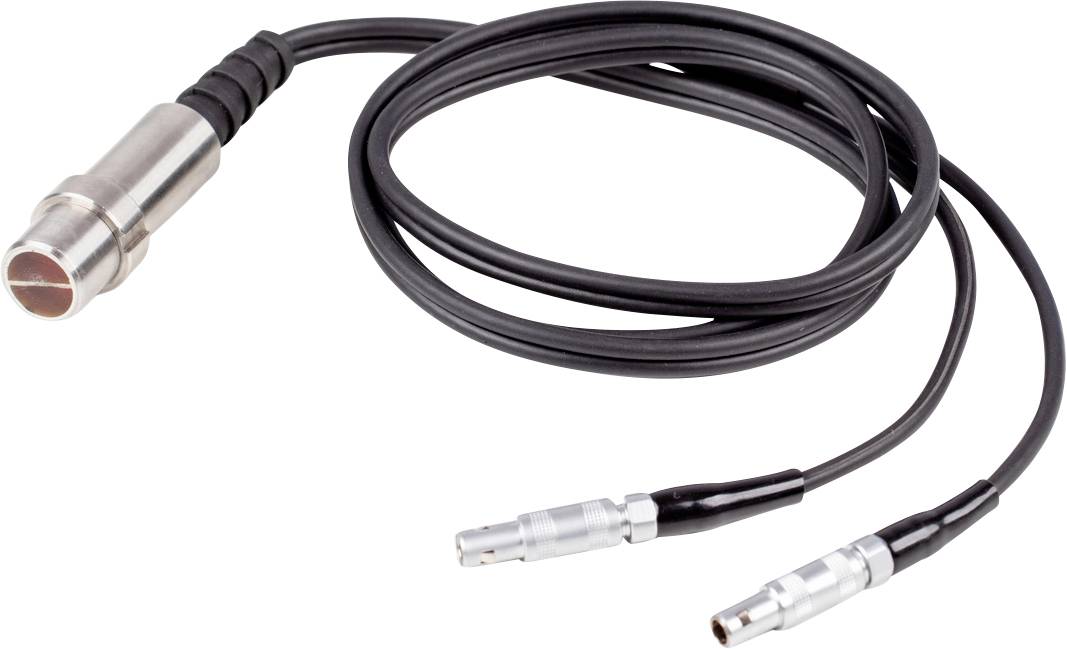 Schwarzes Audiokabel mit zwei Steckern und einem silbernen Anschluss, geeignet für Audioverbindungen in elektronischen Geräten.