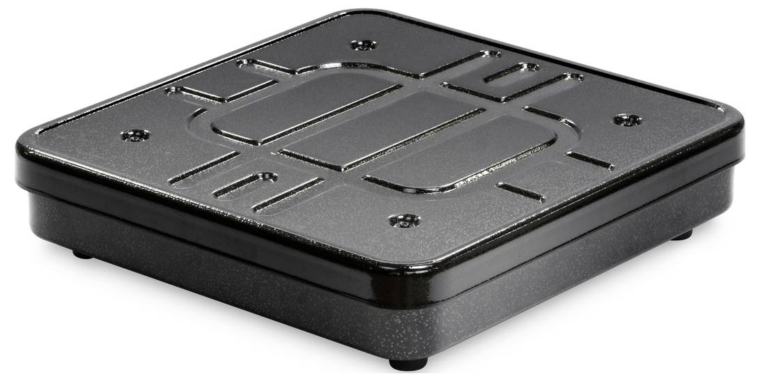 Schwarze quadratische Plattform mit strukturiertem Design und Erhebungen, wahrscheinlich eine Basis oder Halterung für ein Gerät.