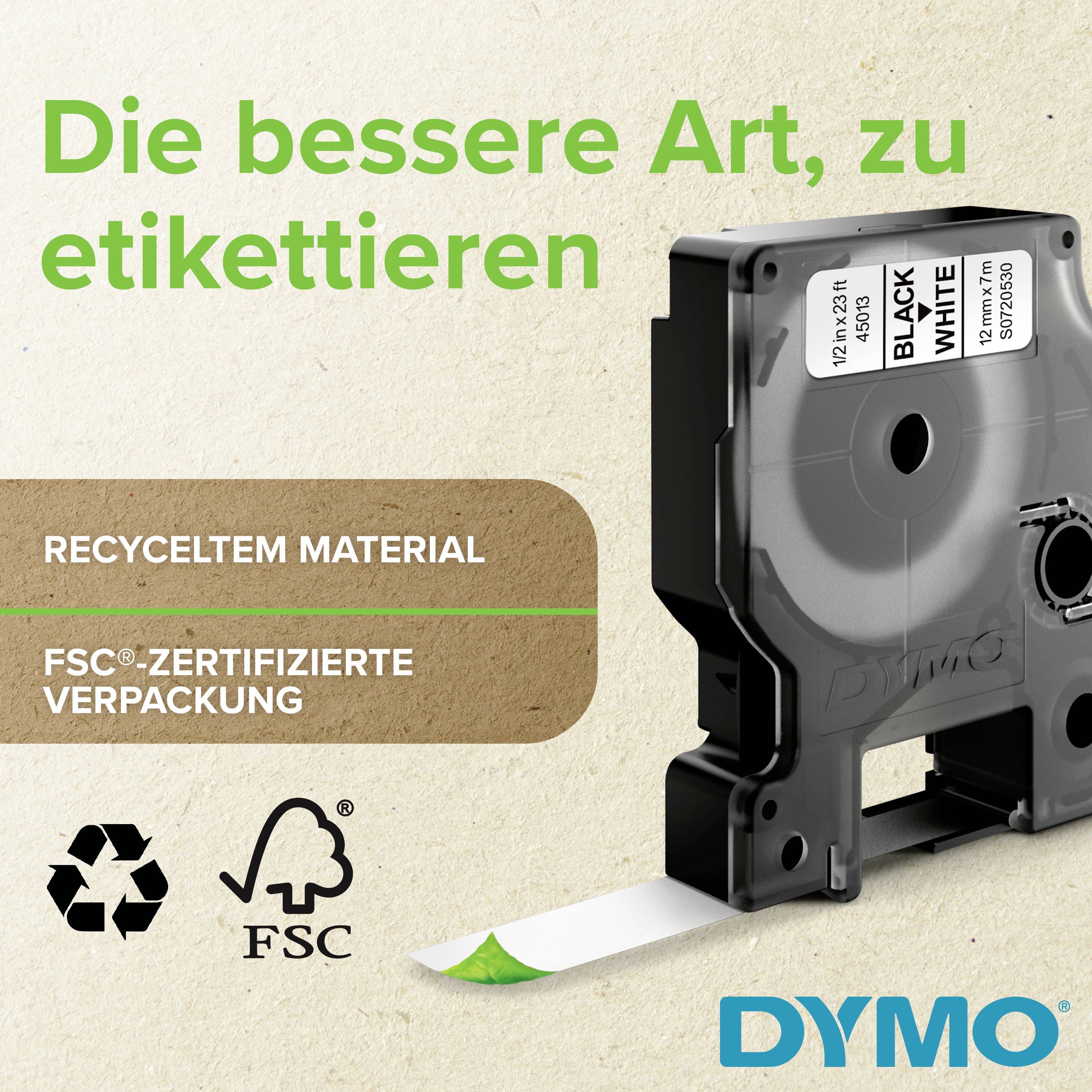'Etikettiere auf recyceltem Material mit FSC-zertifizierter Verpackung.' Schwarzes Etikettenband von DYMO, ausgelegt auf hellbeige Hintergrund.