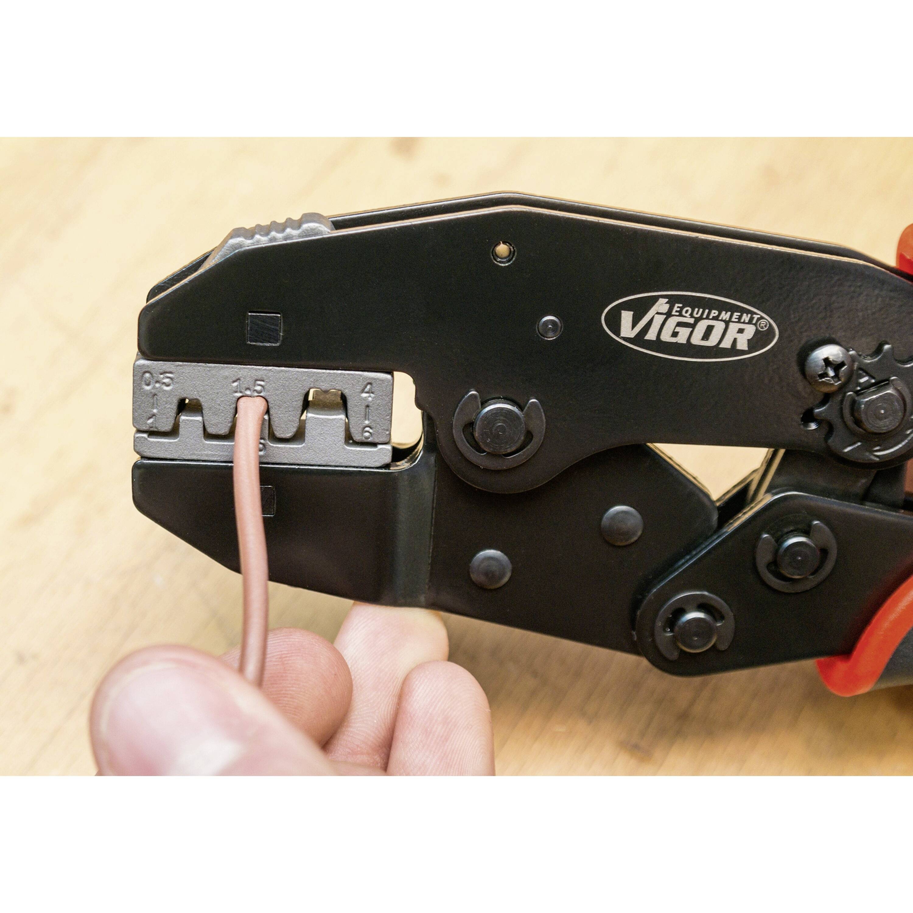 Vigor V2499 Crimpzangen-Set 6teilig Isolierte Kabelschuhe, Unisolierte, geschlossene Kabelschuhe, Offene, unisolierte Kabelschuhe