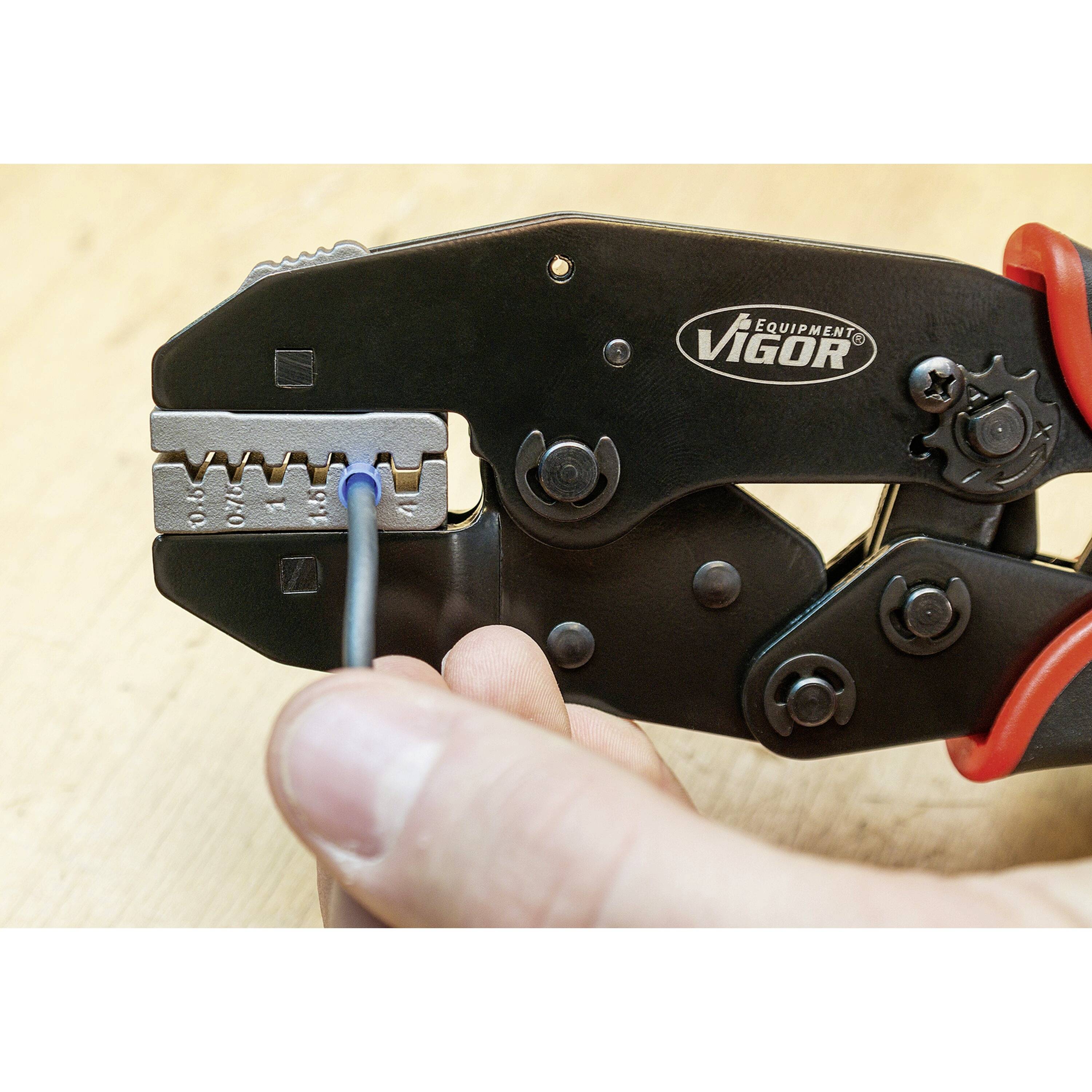 Vigor V2499 Crimpzangen-Set 6teilig Isolierte Kabelschuhe, Unisolierte, geschlossene Kabelschuhe, Offene, unisolierte Kabelschuhe