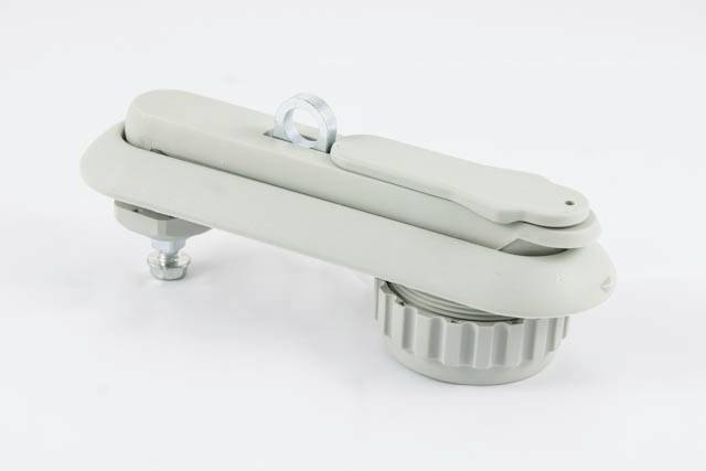 Ein graues Kunststoffteil mit Rändelschraube und Öse, möglicherweise ein Montageteil oder ein Verbindungselement.