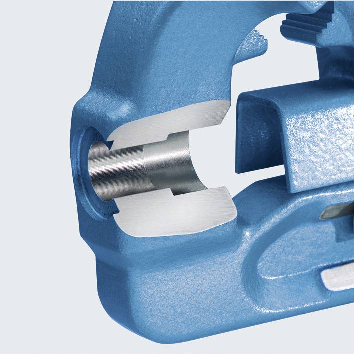 Blaues Metall-Schneidwerkzeug mit stahlartiger Schneide in der Mitte, die Apparatur ist geöffnet und zeigt detailreiche Mechanik.