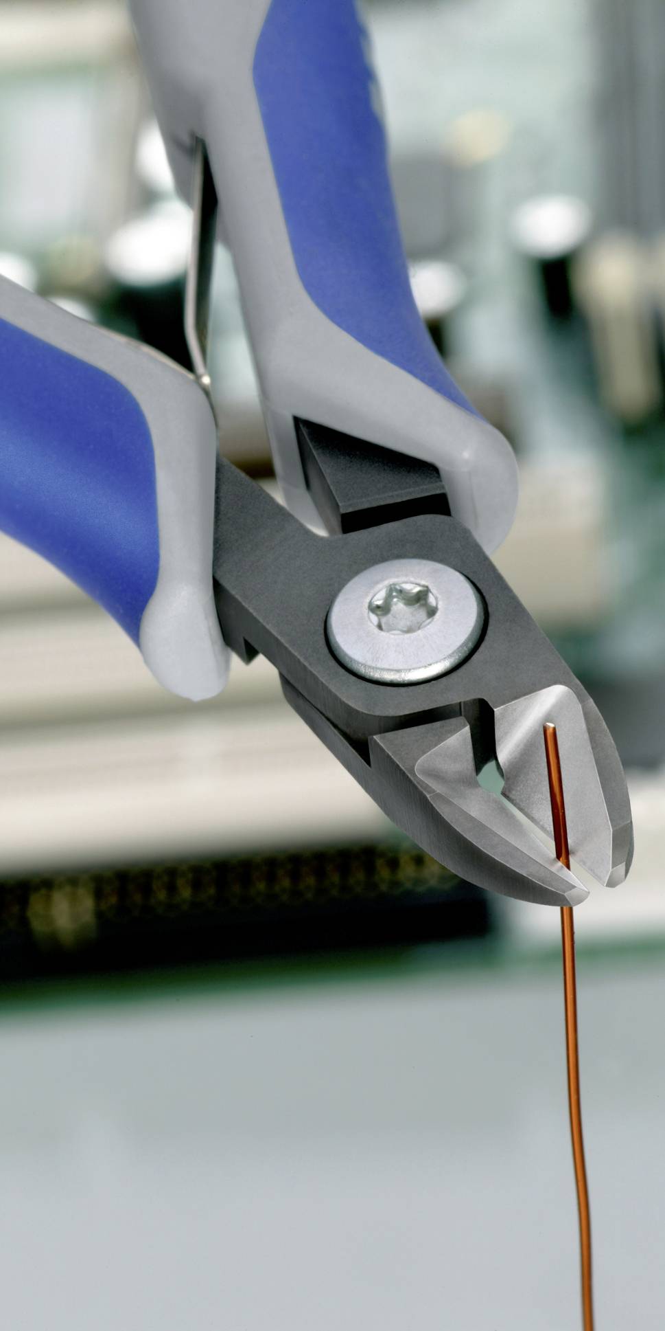 Knipex 79 02 125 Elektronik- u. Feinmechanik Seitenschneider mit Facette 125 mm