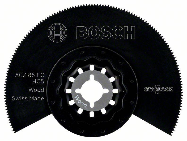 Bosch Starlock Sägeblatt mit Schriftzug 'Wood Swiss Made' und 'ACZ 85 EC HCS'. Halbkreisform, für Holzschnitt, schwarz.