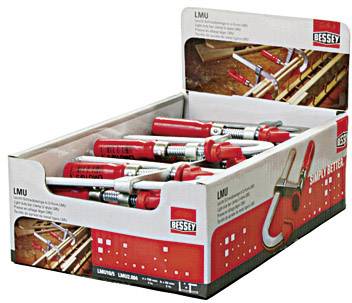 Eine Verpackung mit mehreren roten Klemmen der Marke 'Bessey', abgebildet in einem offenen Karton mit Aufschrift 'LMU'.