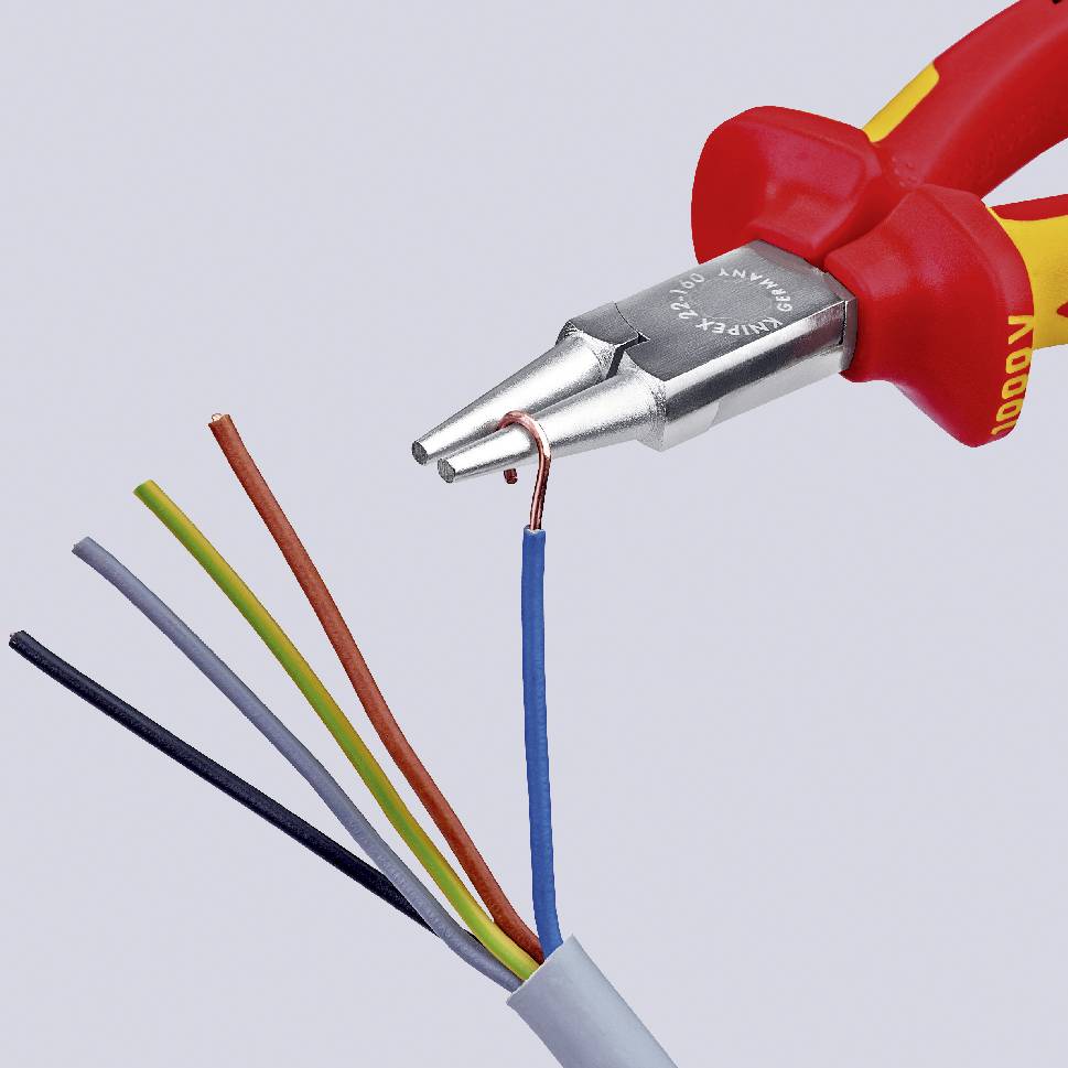 Abisolierzange von Knipex schält Kunststoffummantelung von mehradrigem Kabel; blaue, orange, grüne, graue Drähte sichtbar.