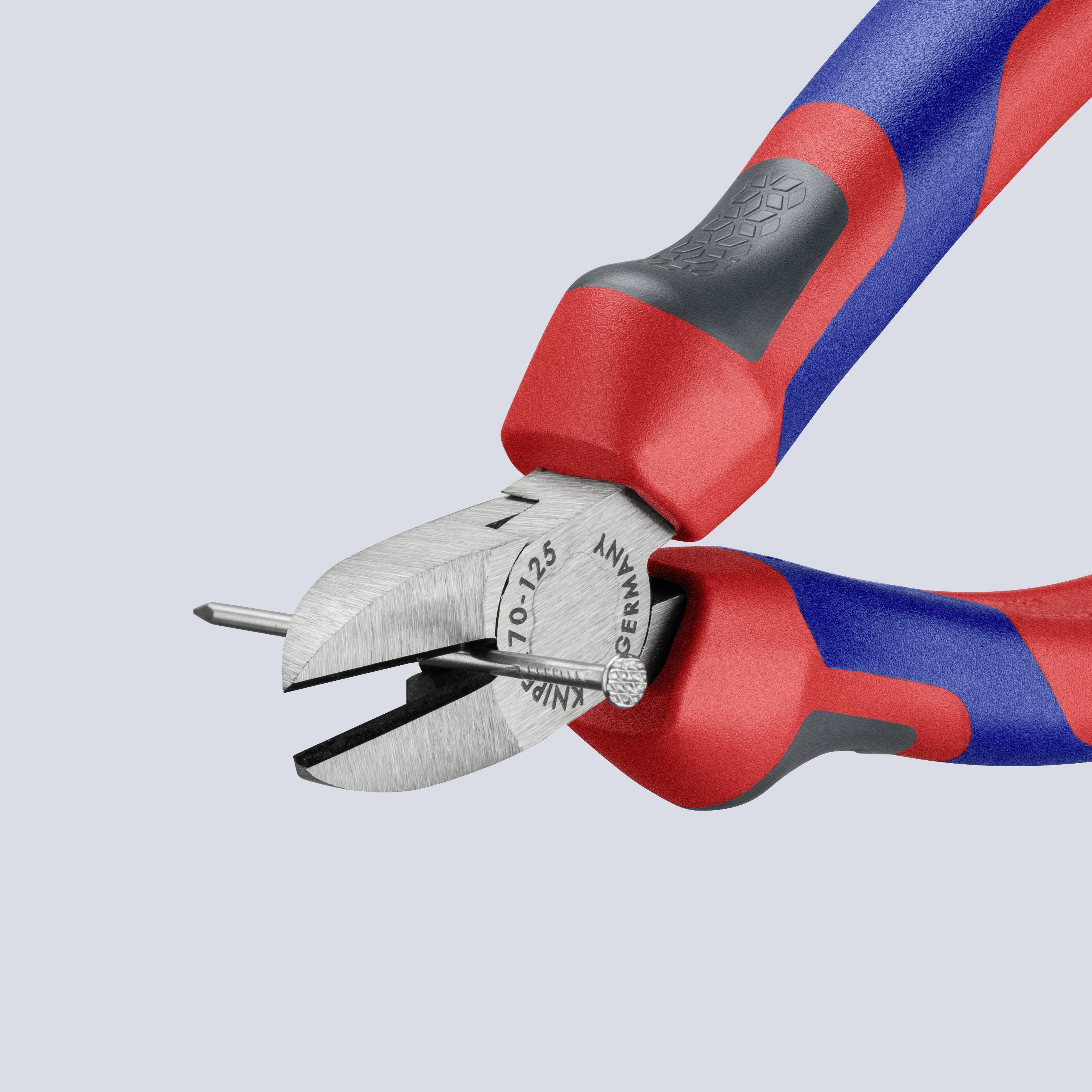 Seitenschneider mit rotem Griff und Klinge, geeignet zum Durchtrennen von Draht oder Kabeln. Geeignet für Elektriker oder Heimwerker.
