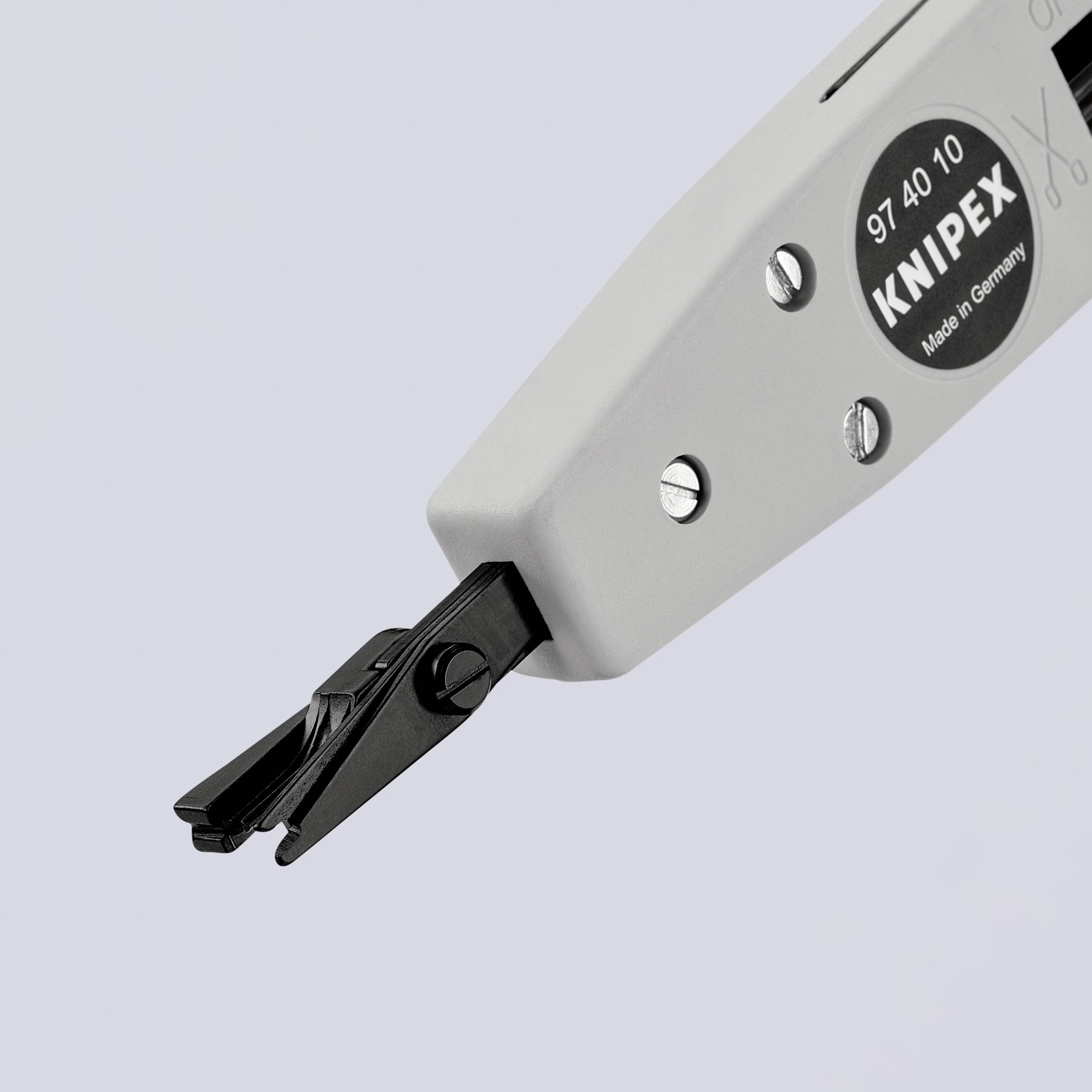 Patchwerkzeug der Marke Knipex, Modell 97 40 10, in grauer Farbe, mit Klinge zum Schneiden von Kabeln.