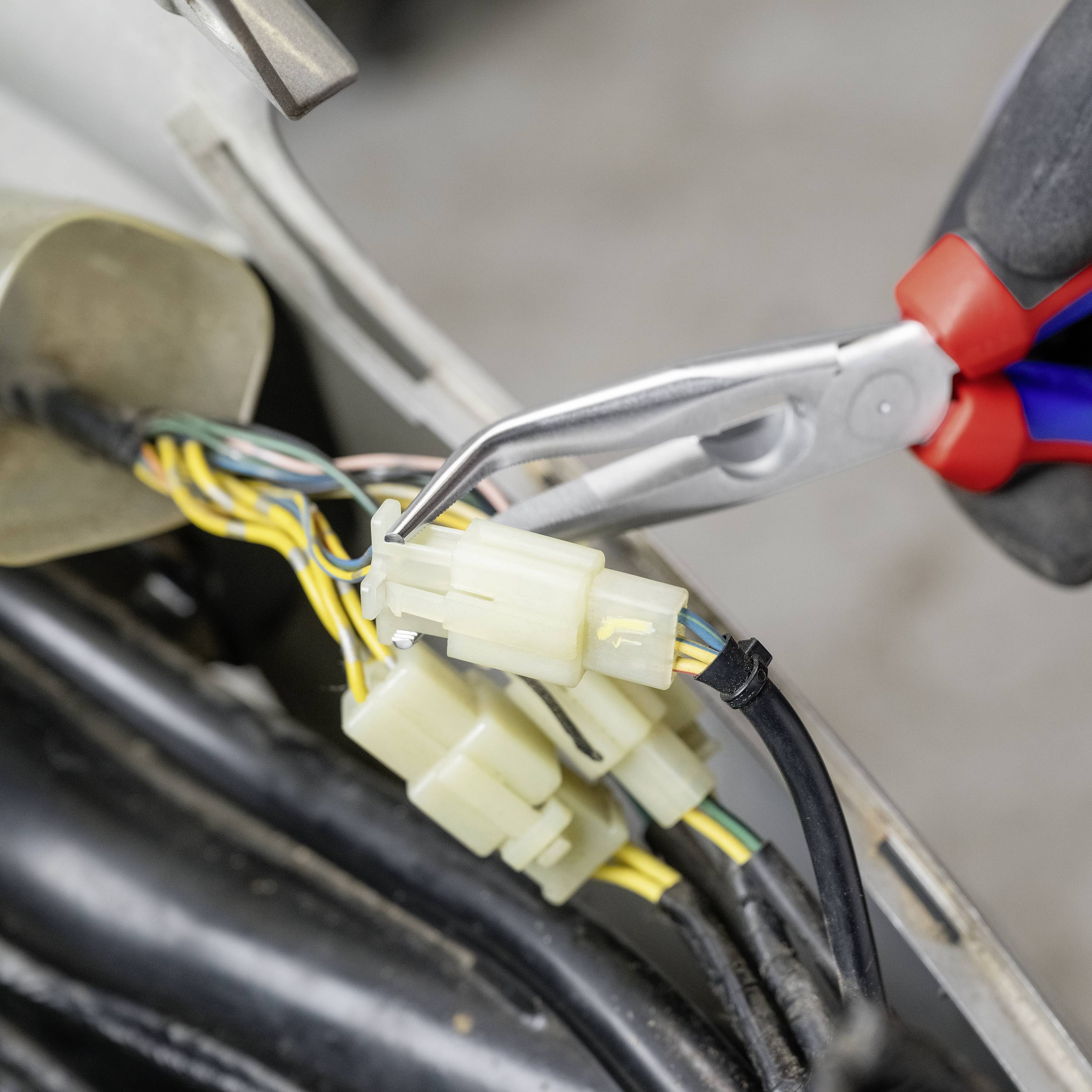 Knipex 26 25 200 Elektronik- u. Feinmechanik Flachrundzange 40° gebogen Vanadium Elektrostahl 200 mm