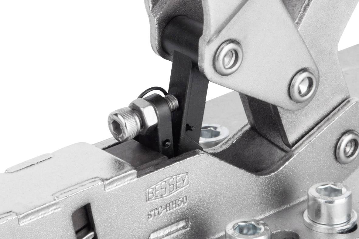 Industrielles Spannwerkzeug aus Metall mit Hebelmechanismus, verbunden mit Schrauben. Markiert mit 'BESSEY STC-HH50'.