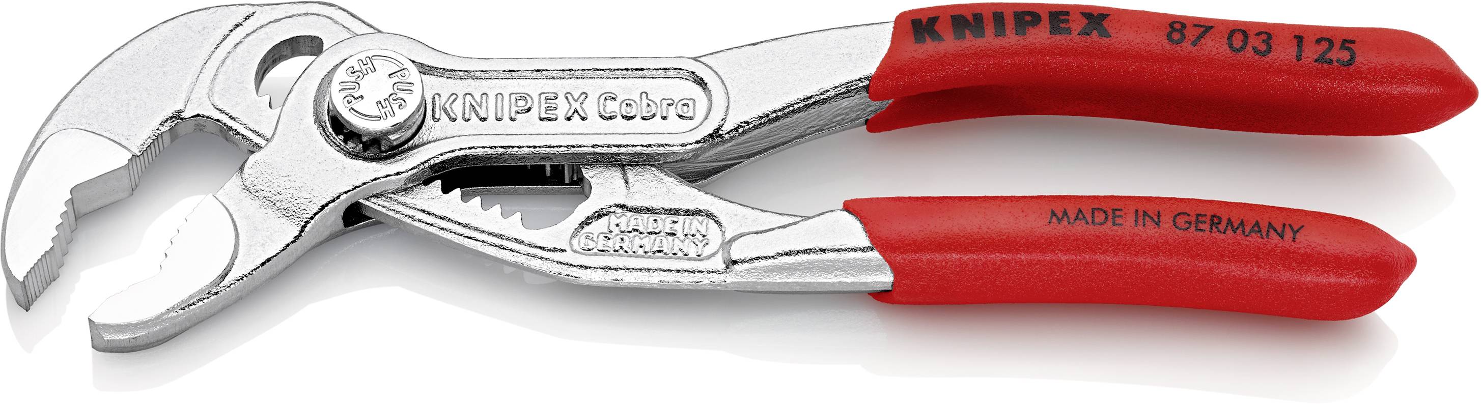 Eine Knipex Cobra Rohrzange mit rotem Griff, verstellt und aus verchromtem Stahl, mit Aufschrift 'Made in Germany'.