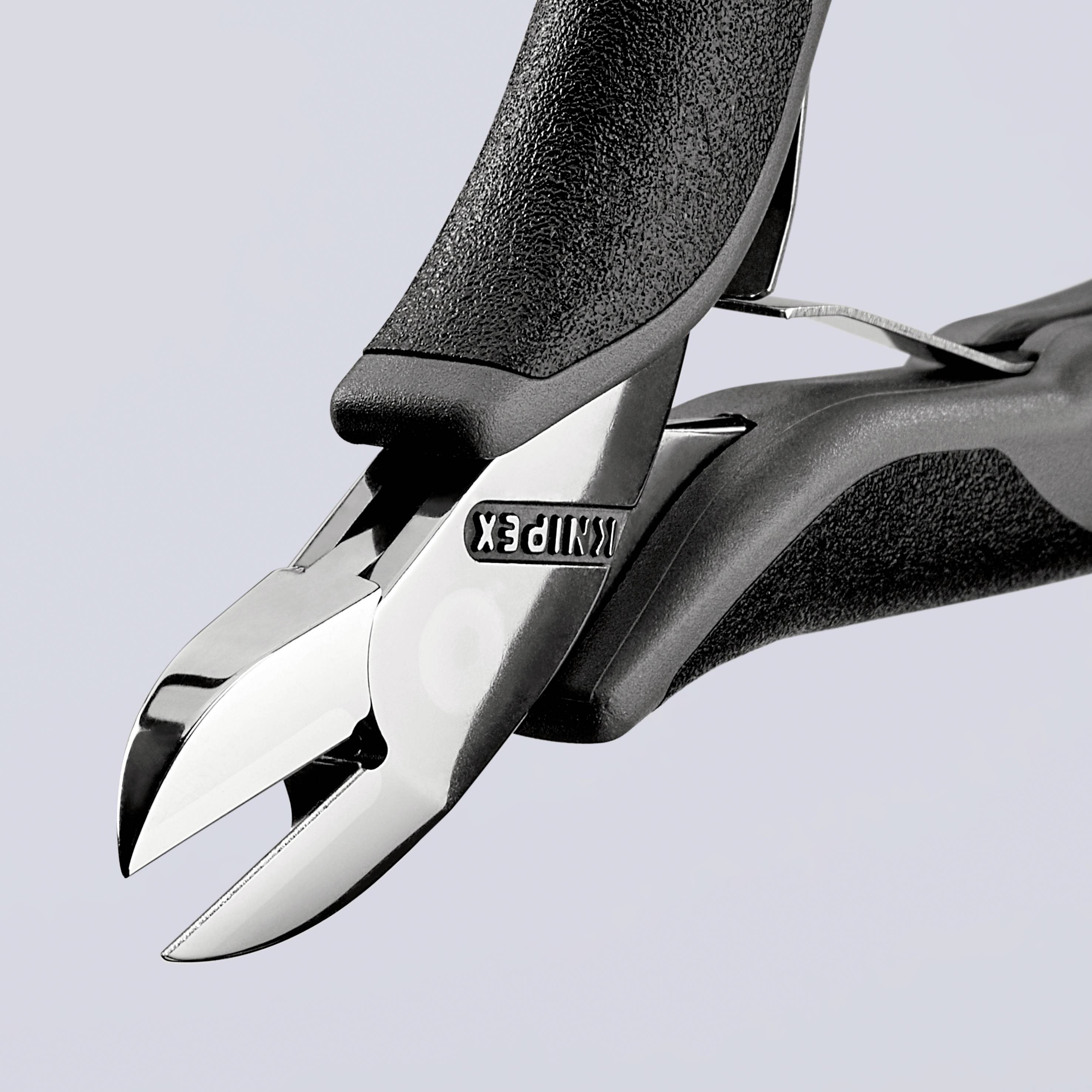Eine Nahaufnahme einer schwarzen Knipex-Zange mit ergonomischem Griff, die für präzises Schneiden von Draht oder Kabel geeignet ist.