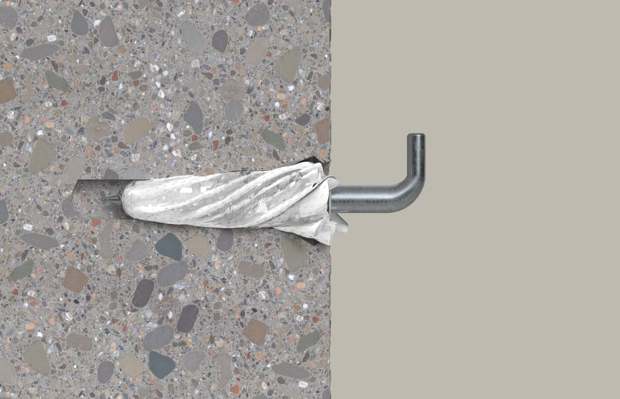 Nahaufnahme eines Metallwandankers oder -hakens, der in eine Betonoberfläche eingesetzt ist, wobei der Befestiger von einem weißen Material umwickelt oder gesichert ist.