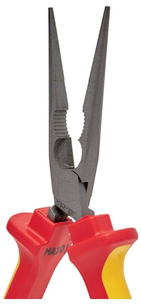 Eine rote und gelbe Spitzzange mit Isolierung für elektrische Arbeiten.