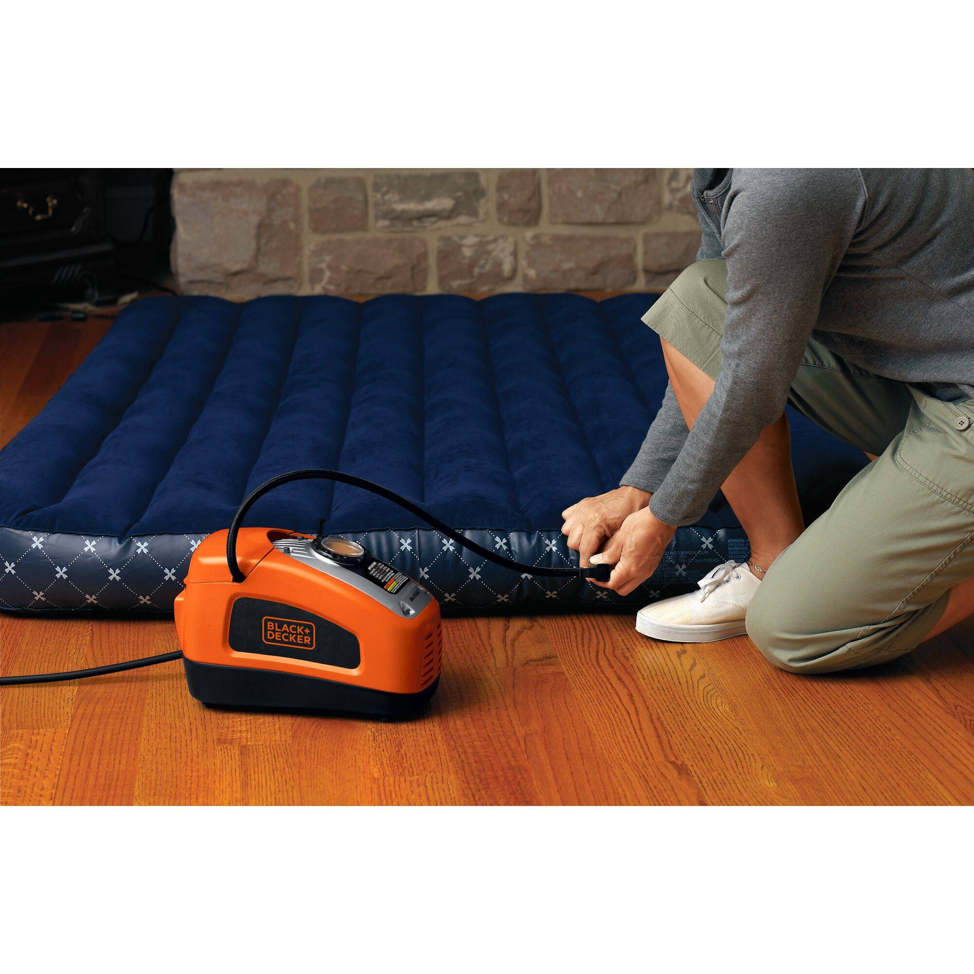 Black & Decker ASI300-XJ Kompressor 11 bar Doppelkopf, Digitales Display, Automatische Abschaltung