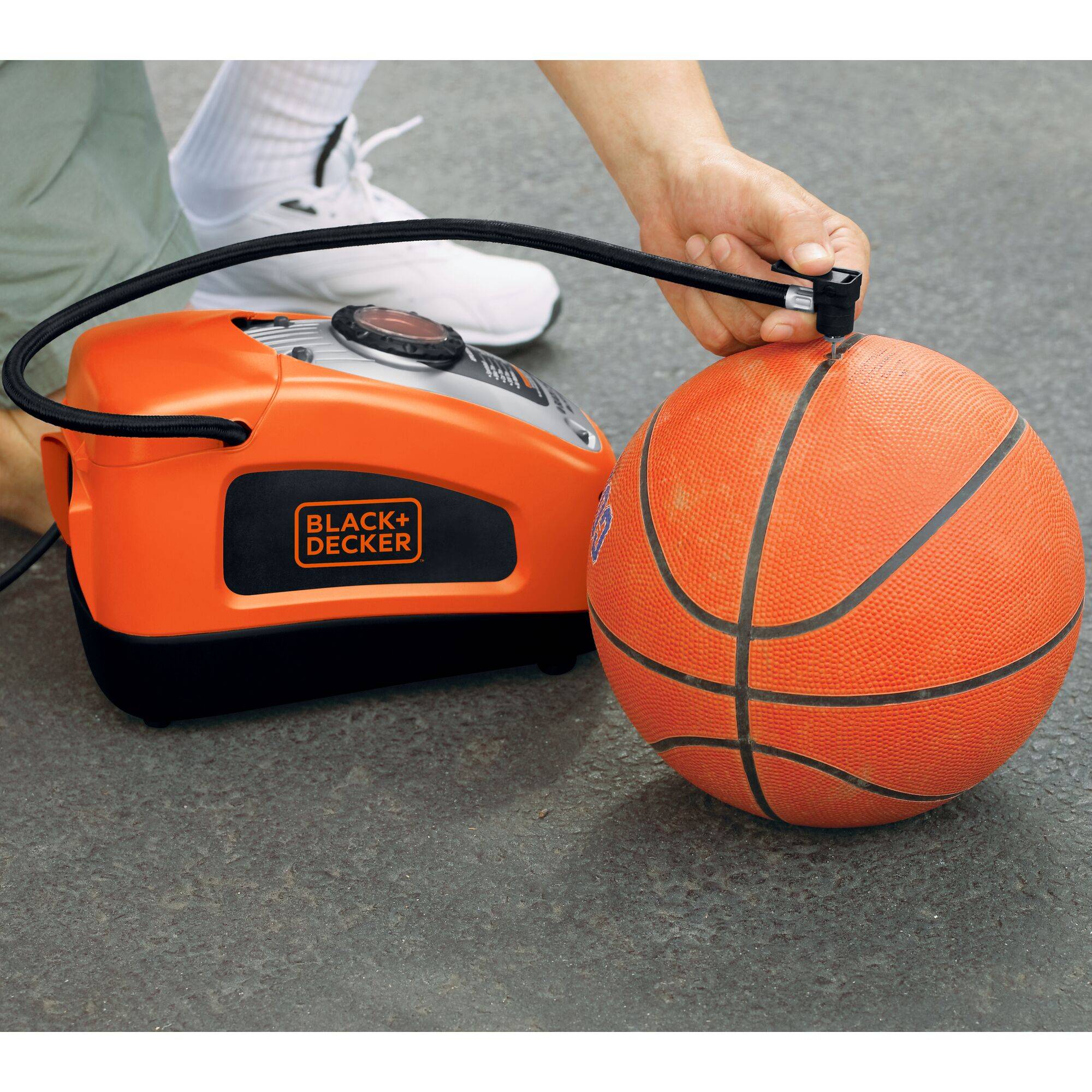 Black & Decker ASI300-XJ Kompressor 11 bar Doppelkopf, Digitales Display, Automatische Abschaltung