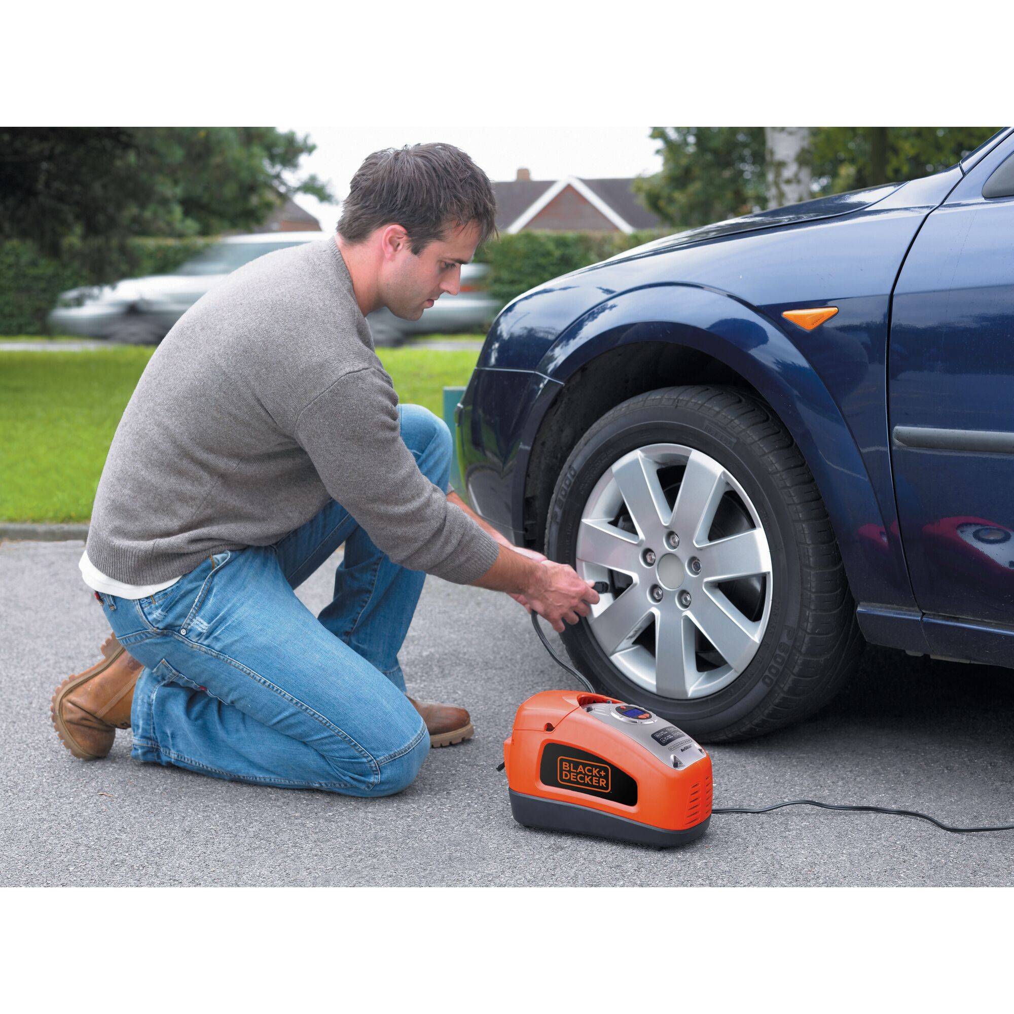 Black & Decker ASI300-XJ Kompressor 11 bar Doppelkopf, Digitales Display, Automatische Abschaltung