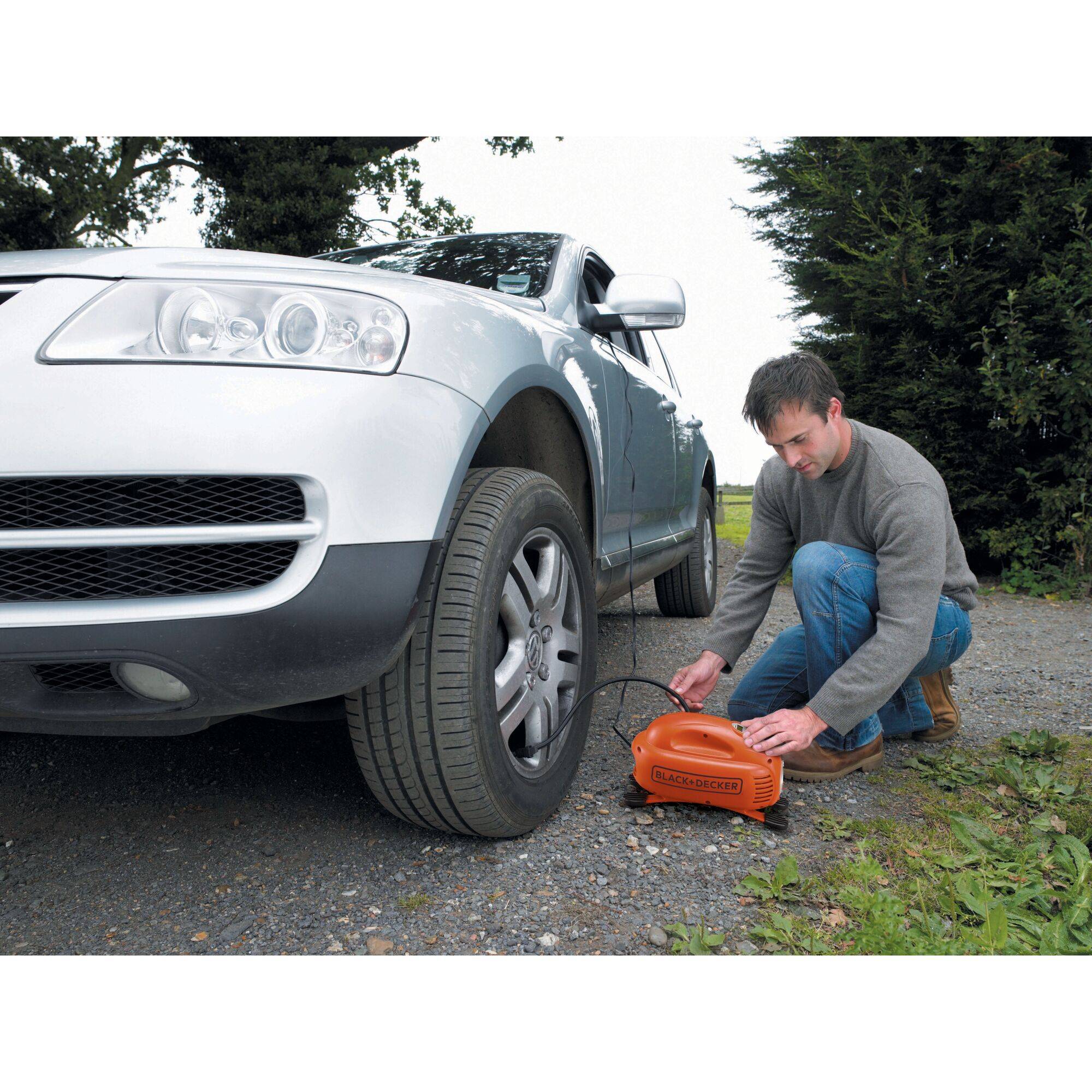 Black & Decker ASI200-XJ Kompressor 8 bar Automatische Abschaltung, mit Arbeitslampe, Kabelfach/-aufnahme, Digitales Display