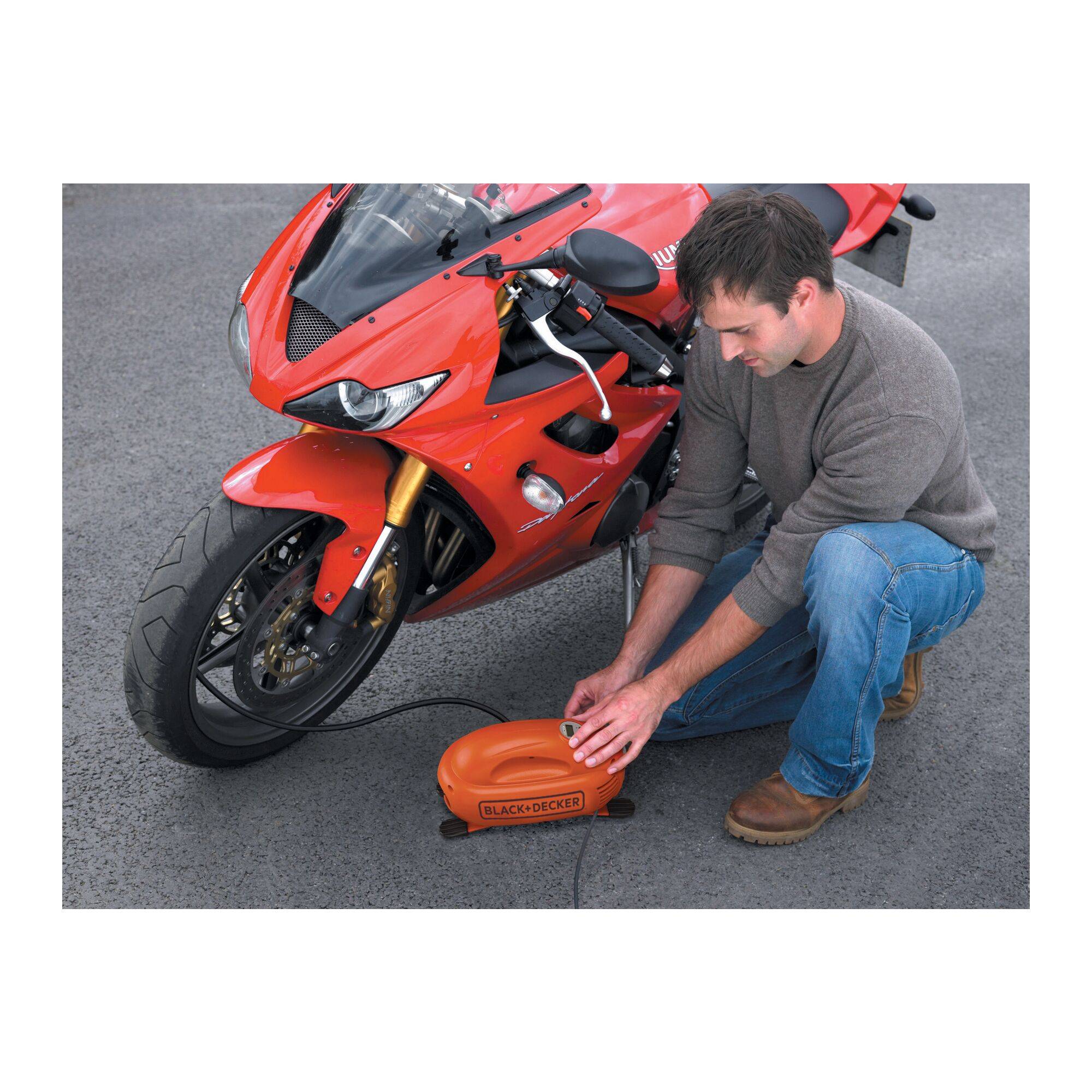 Black & Decker ASI200-XJ Kompressor 8 bar Automatische Abschaltung, mit Arbeitslampe, Kabelfach/-aufnahme, Digitales Display