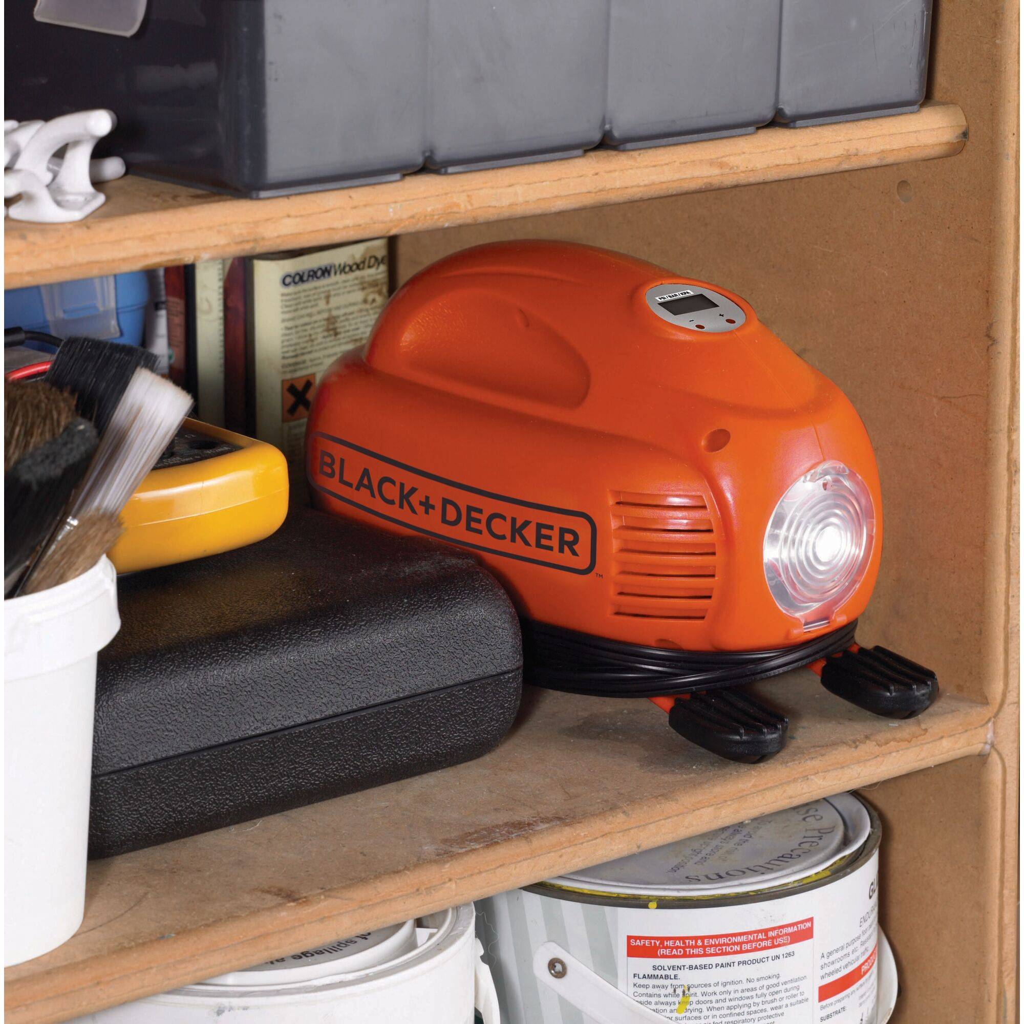 Black & Decker ASI200-XJ Kompressor 8 bar Automatische Abschaltung, mit Arbeitslampe, Kabelfach/-aufnahme, Digitales Display