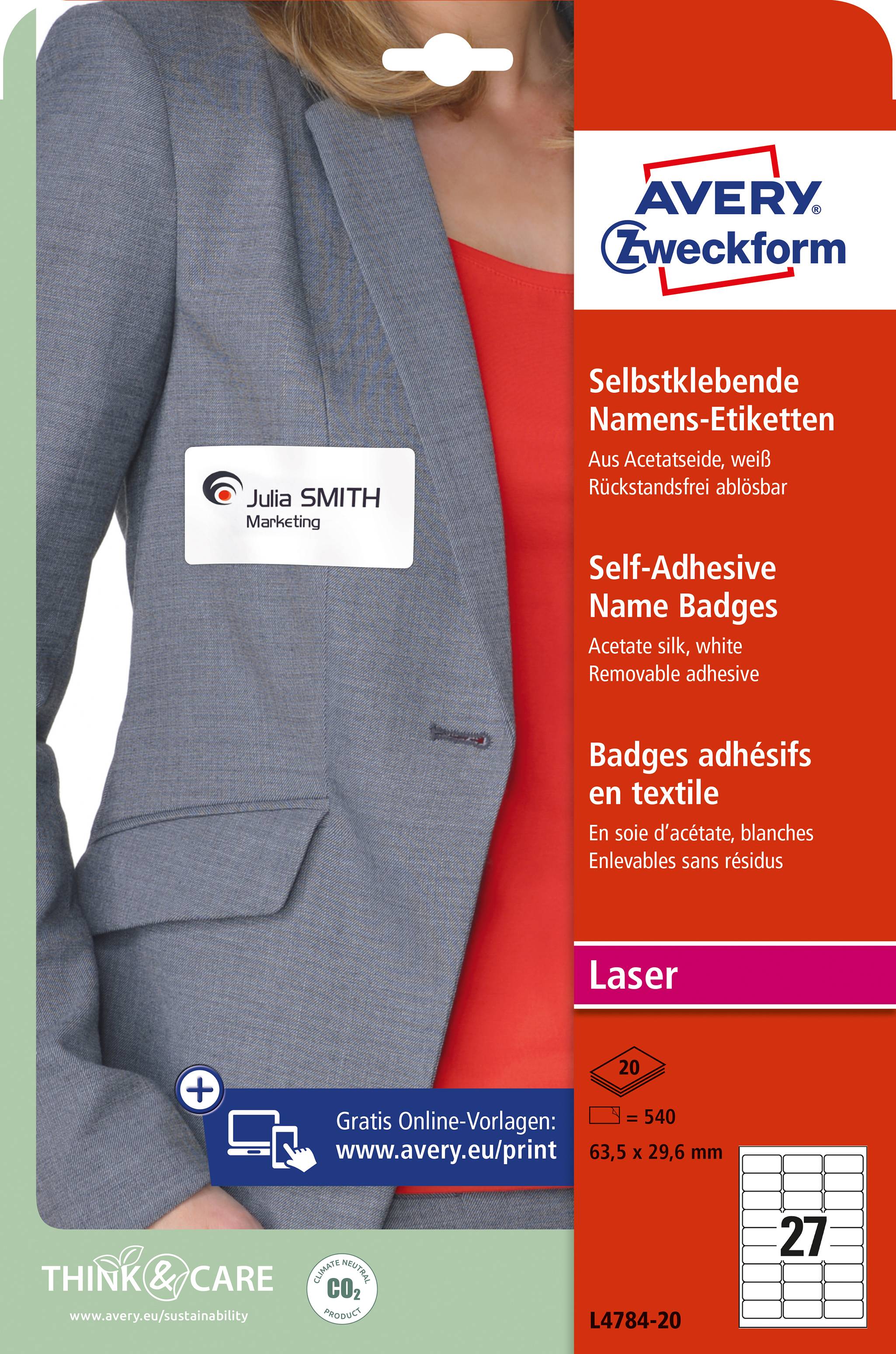 Eine Person im grauen Blazer trägt ein Namensschild. 'Avery Zweckform' Etikettenpackung zeigt Details und Anwendung von selbstklebenden Namens-Etiketten.