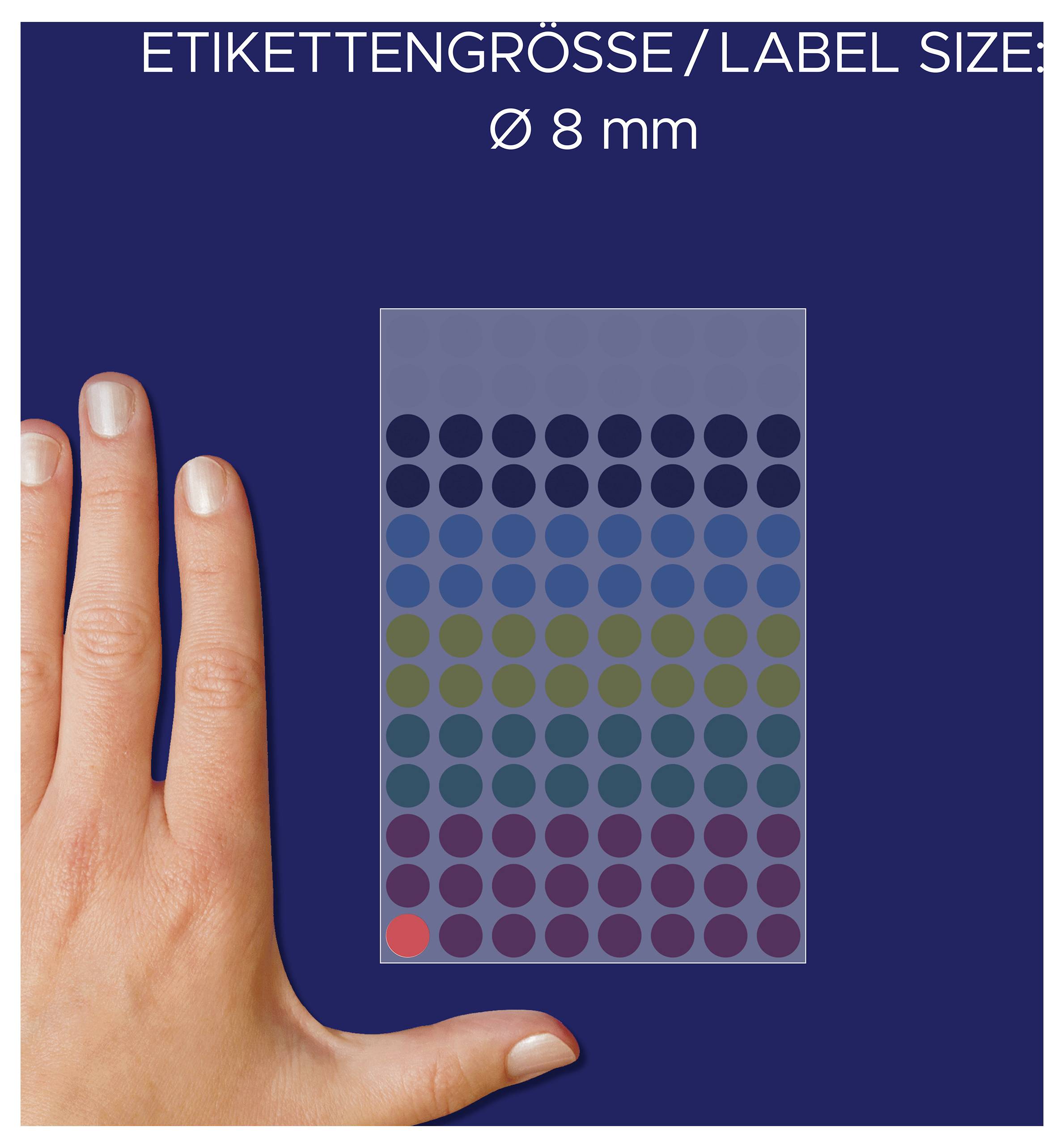 Größenhinweis für Etiketten: 'ETIKETTENGRÖSSE / LABEL SIZE, Ø 8 mm' mit Musterkarte aus farbigen Punktetiketten neben einer Hand als Maßstab.