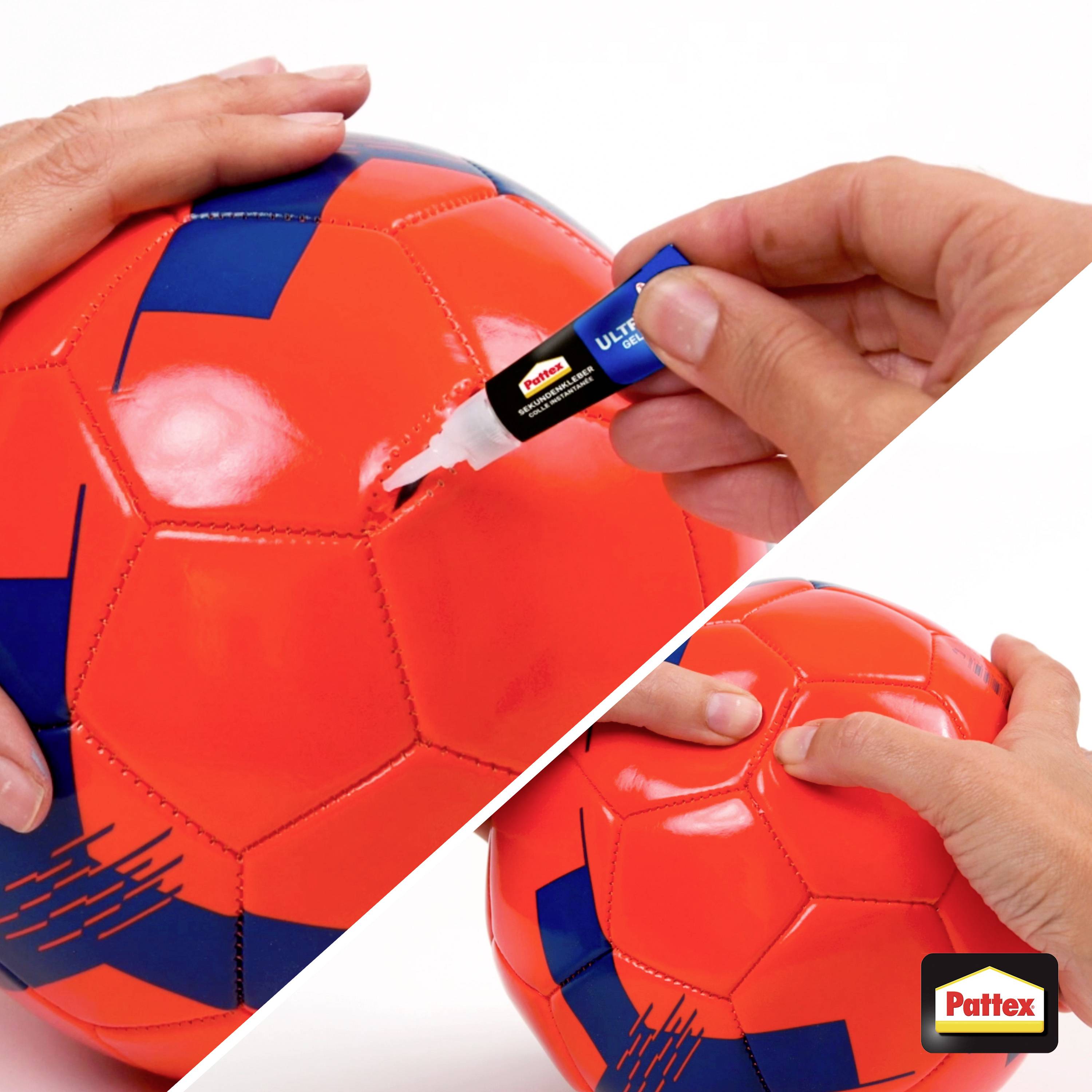 Eine Nahaufnahme zeigt eine Person, die Kleber verwendet, um ein Loch auf einem orangefarbenen Fußball zu verschließen. Die Klebeflasche trägt die Aufschrift ‚Pattex'.
