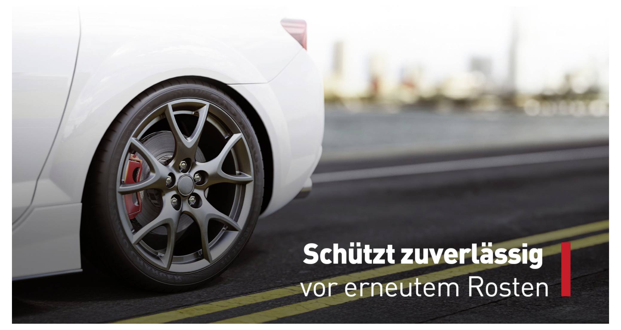 Ein weißes Auto steht auf der Straße. Text: 'Schützt zuverlässig vor erneutem Rosten.'