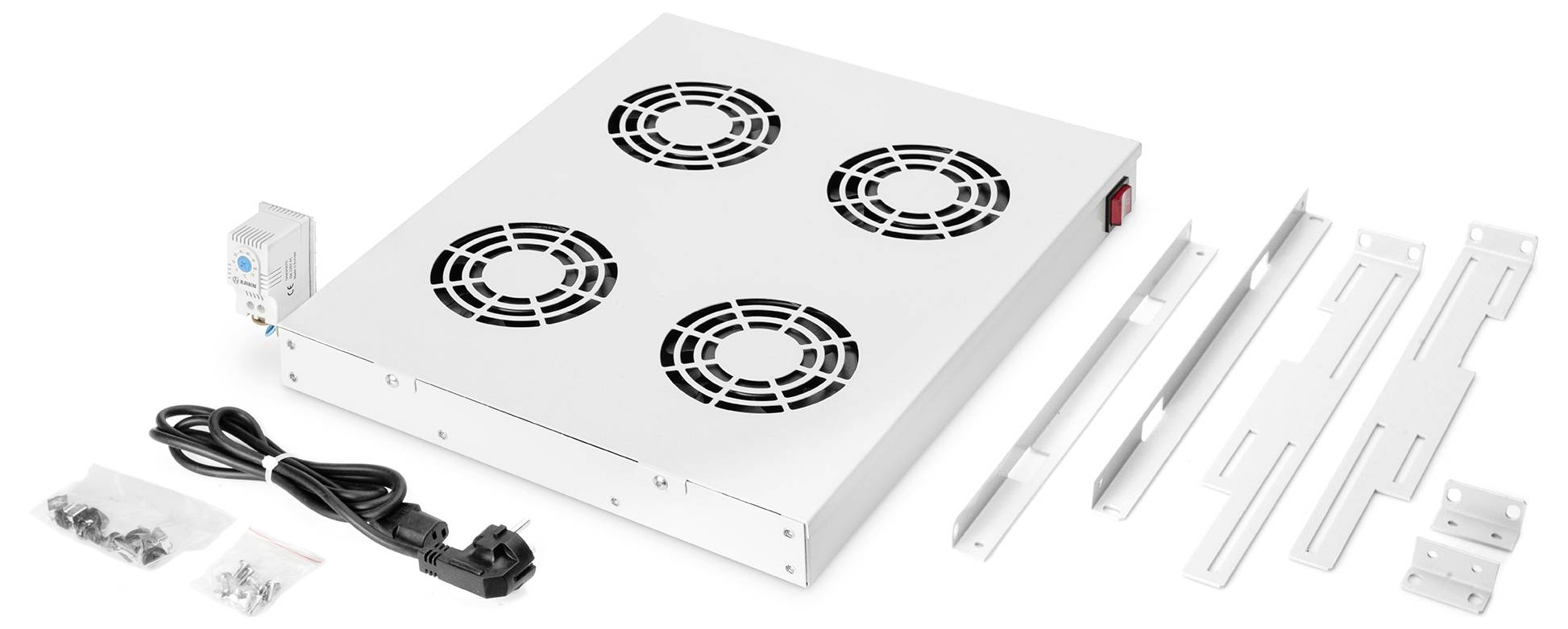 Weiße belüftete Serverrack-Kühlgebläse-Schublade mit Stromkabel, Regler und Montagezubehör auf einer weißen Oberfläche.