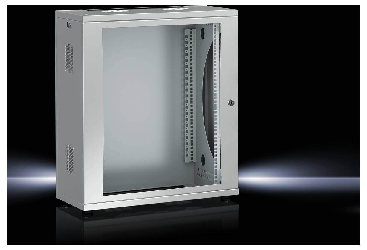 Ein graues Server-Rack-Gehäuse mit Glastür auf dunklem Hintergrund. Es ist leer und bereit zur Montage von Netzwerkgeräten.