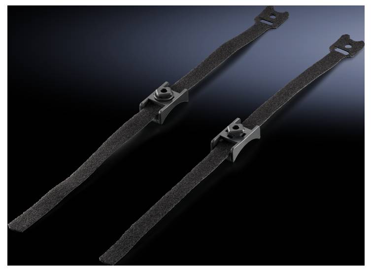 Zwei schwarze, längenverstellbare Klettverschlüsse mit Kunststoffschnallen liegen nebeneinander auf einer dunklen Oberfläche.