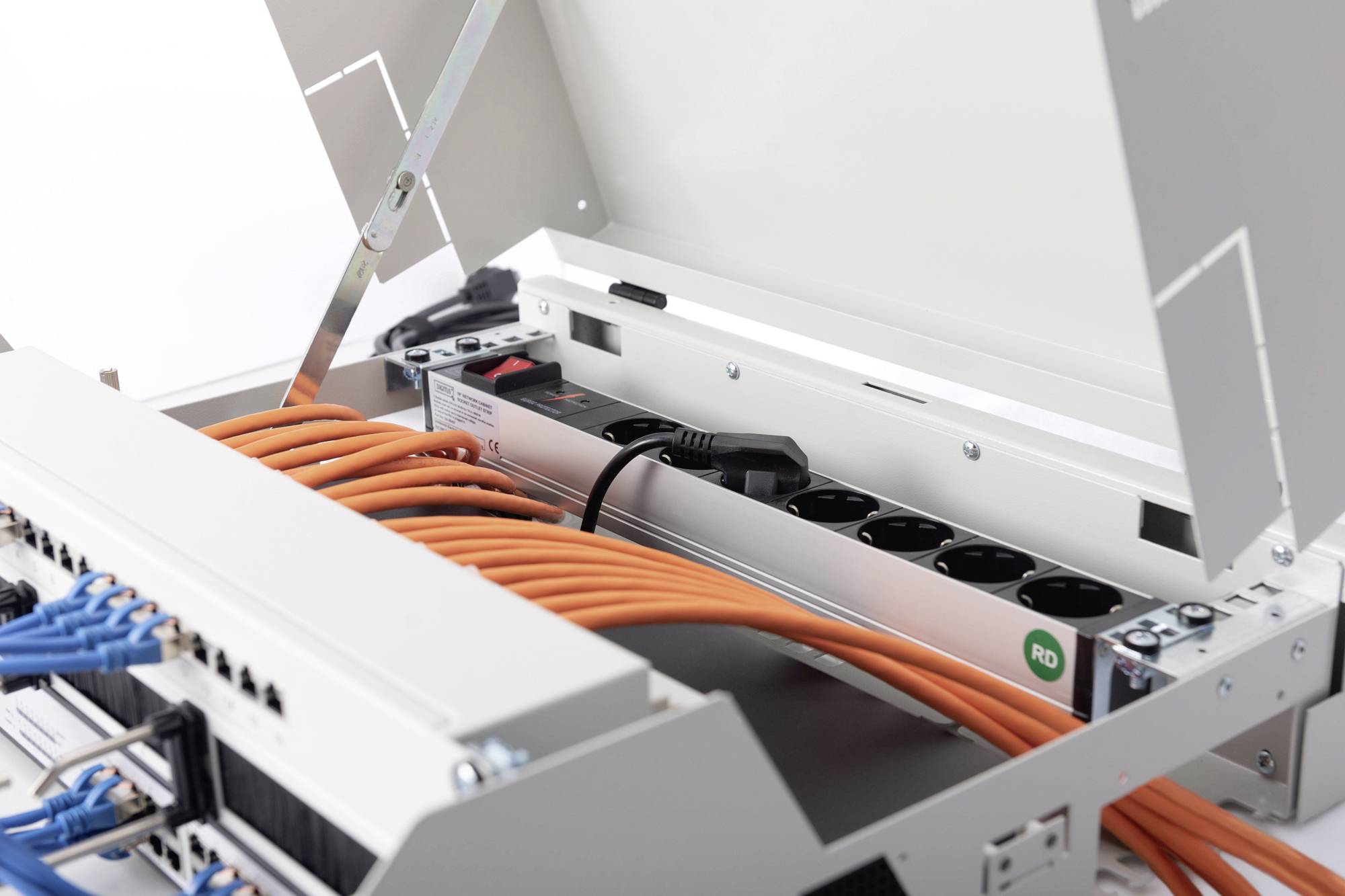 DIGITUS Soho Slim Wandgehäuse 3HE DN-19 04U-PB