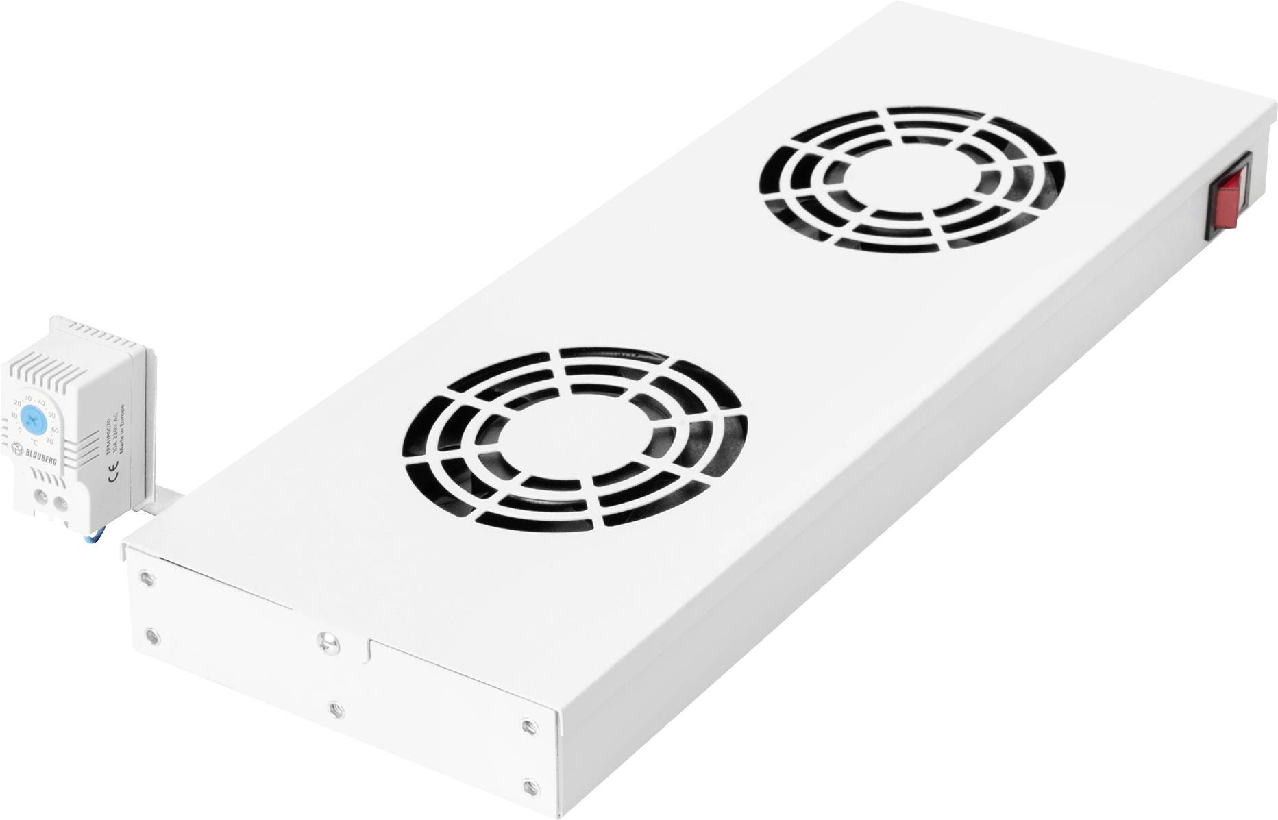 Eine rechteckige weiße Lüftereinheit mit zwei kreisförmigen Lüftungsöffnungen, einem kleinen angebrachten Bedienfeld an der Seite und einem roten Schalter am Rand.