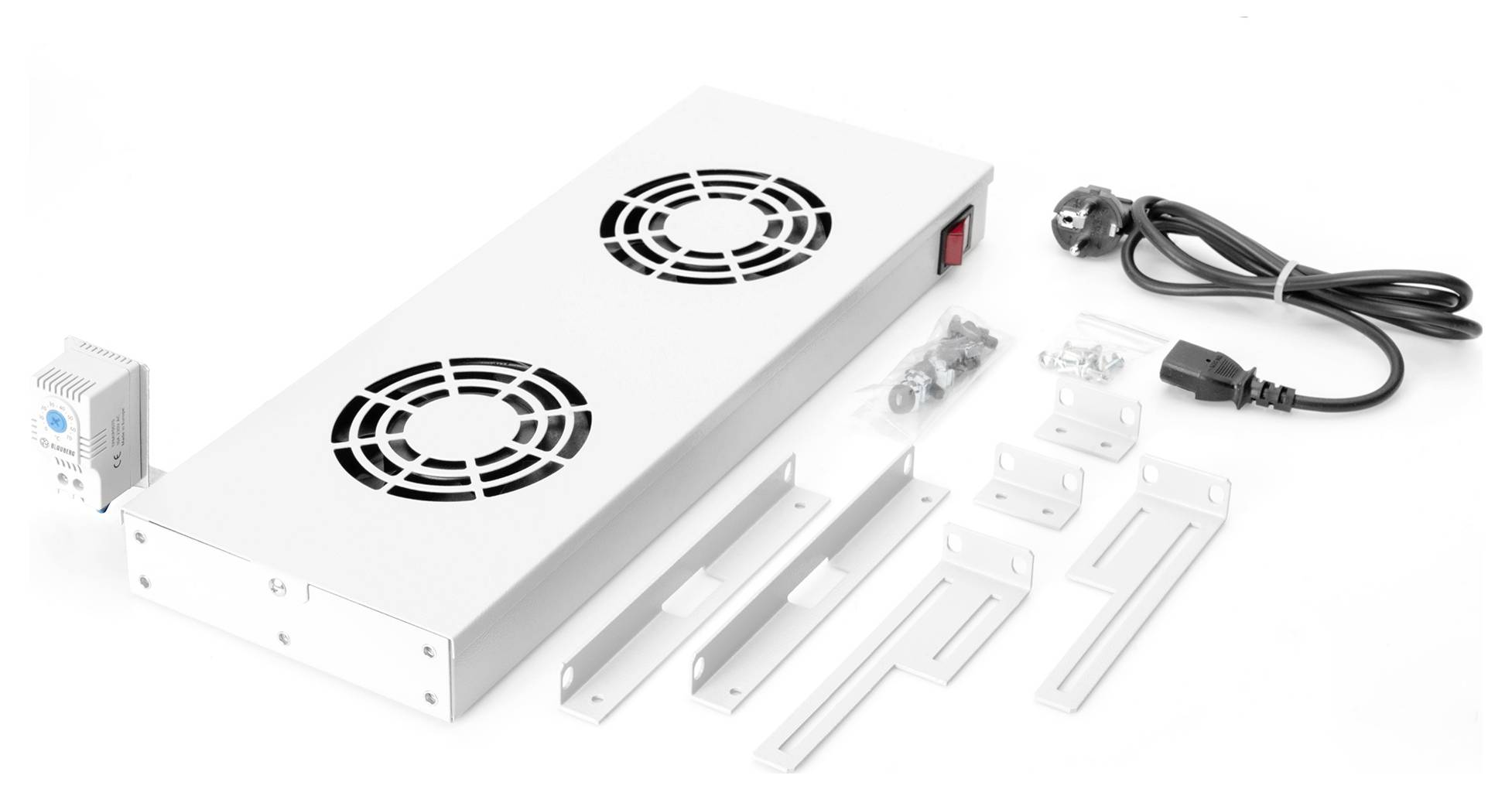 Weißes Lüftungsset für Schränke mit Lüftern, gezeigt mit Halterungen, Schrauben, Stromkabel und Thermostat. Entwickelt für Luftzirkulation und Wärmekontrolle.