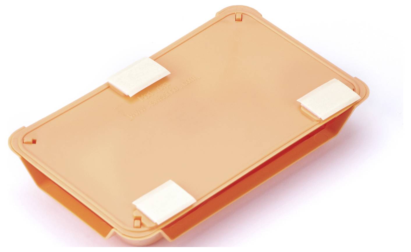 Ein orangefarbener rechteckiger Behälter, auf den Kopf gestellt, mit vier weißen Haftpads an seinen Ecken.